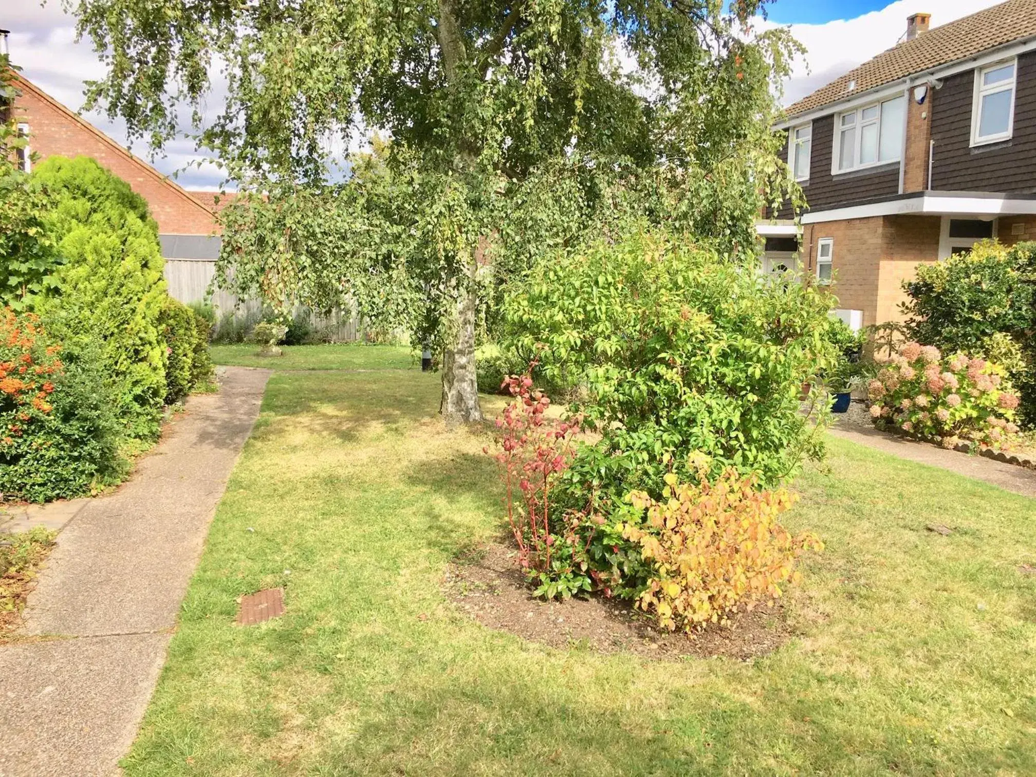Homely & Cosy 3 Bed Birch Close House with Free Parking, Garden & Sleeps 8 Homely & Cosy 3 Bed Birch Close House with Free Parking, Garden & Sleeps 8