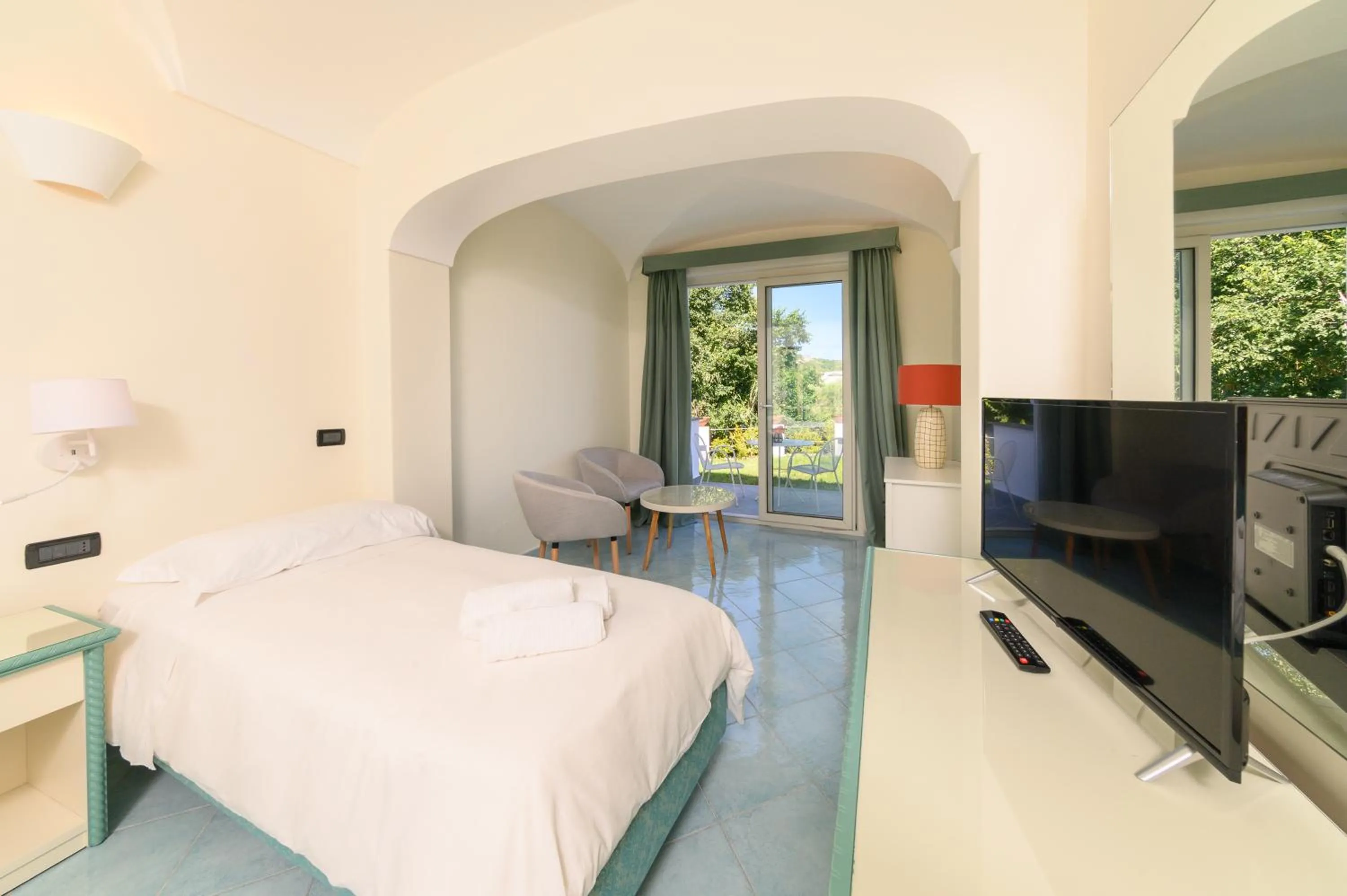 Photo of the whole room, Bed in Sorgeto Garden