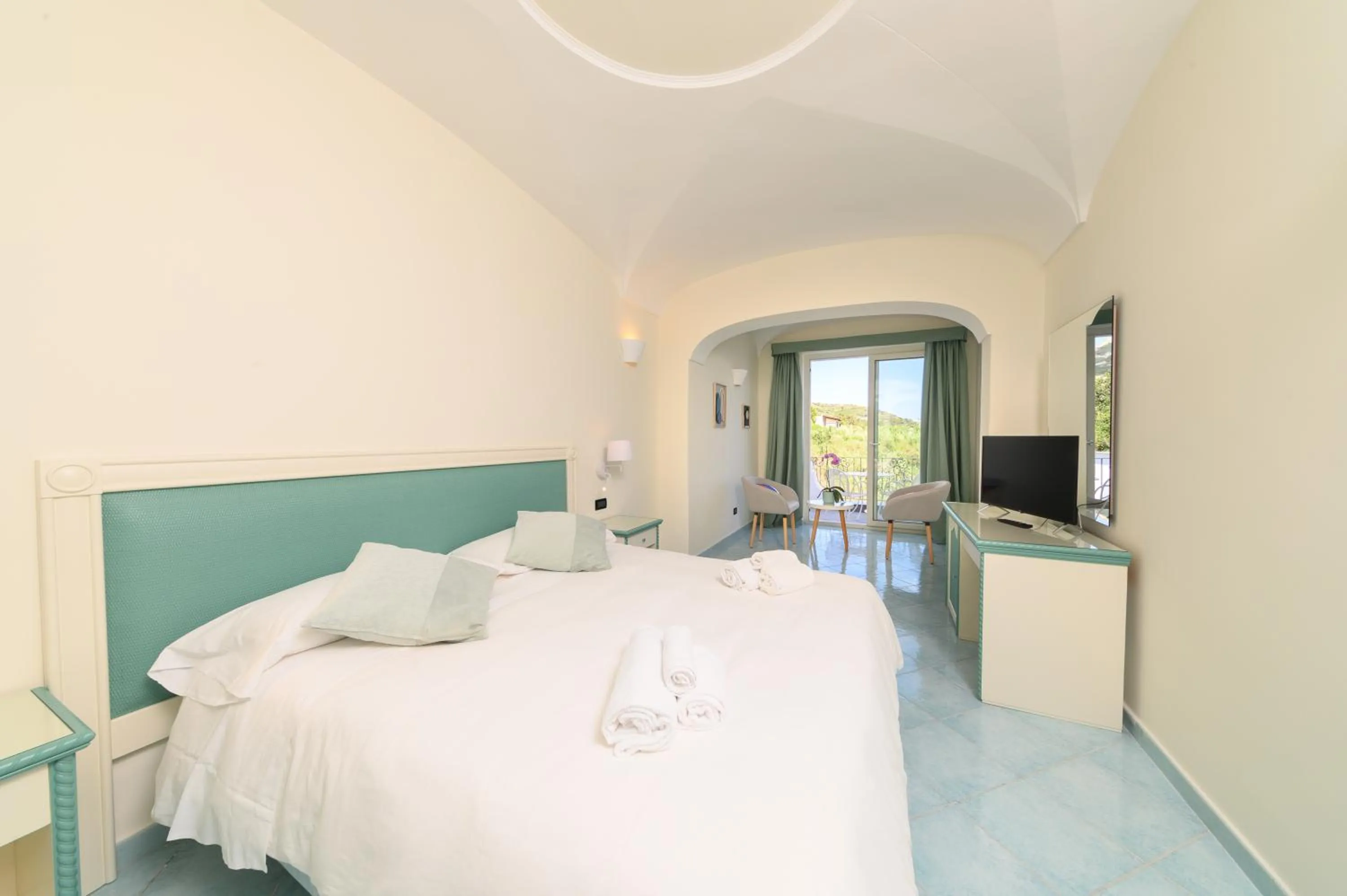 Bedroom, Bed in Sorgeto Garden