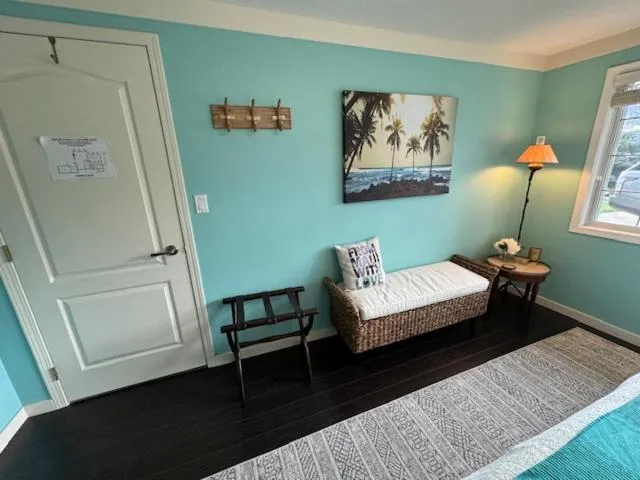 Seating area, Bed in The Blue House Bed and Breakfast