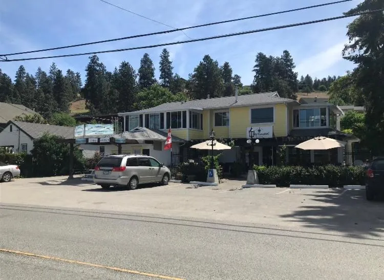 Restaurant/places to eat in The Blue House Bed and Breakfast
