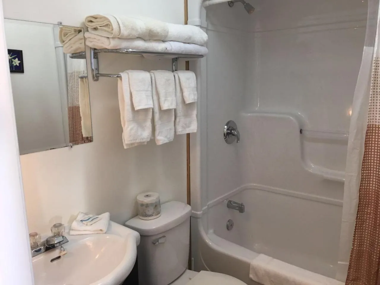 Shower in Baywatch Lighthouse Cottages & Motel