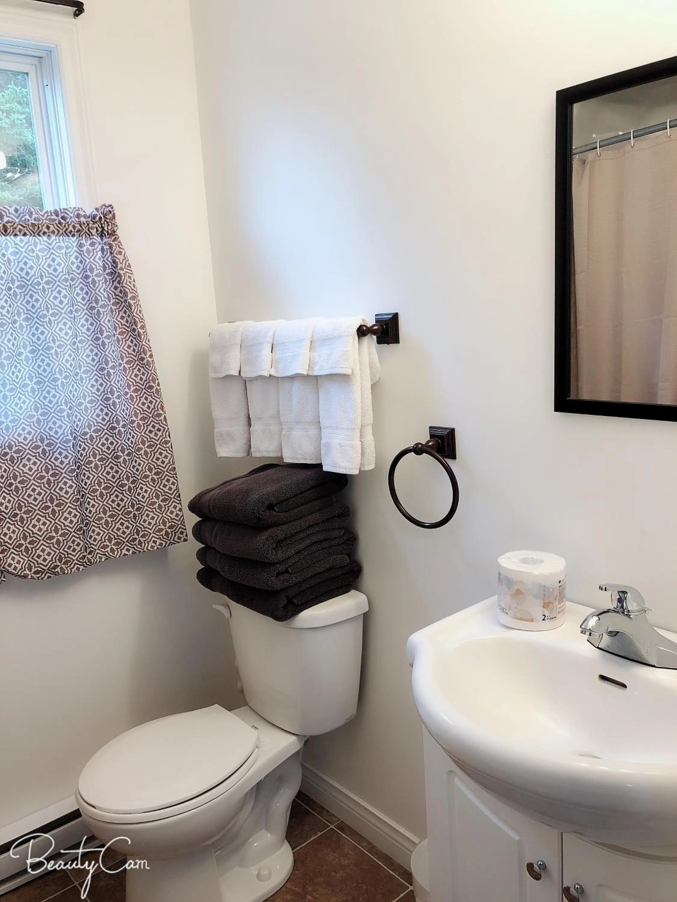 Toilet in Baywatch Lighthouse Cottages & Motel