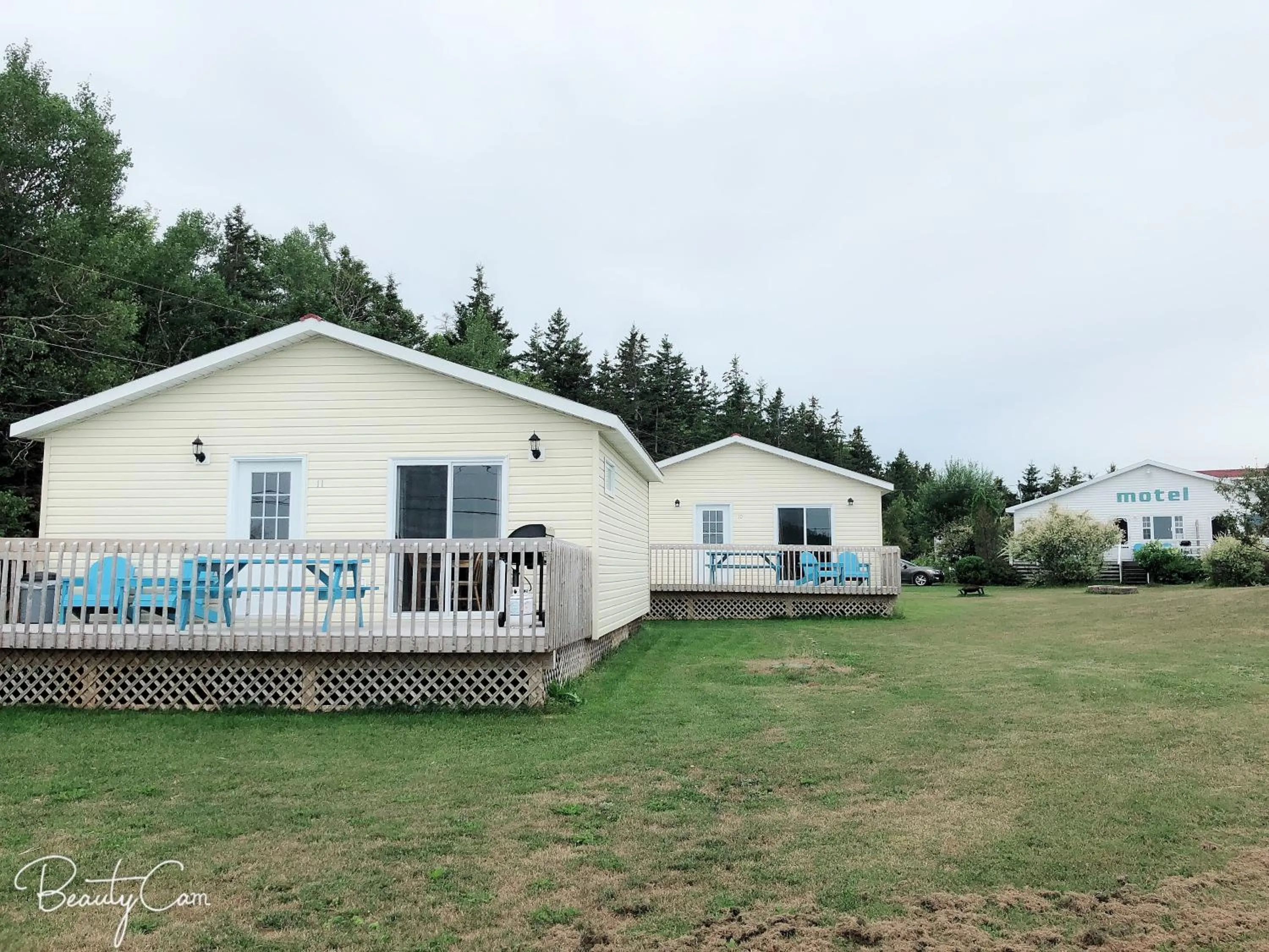 Day in Baywatch Lighthouse Cottages & Motel