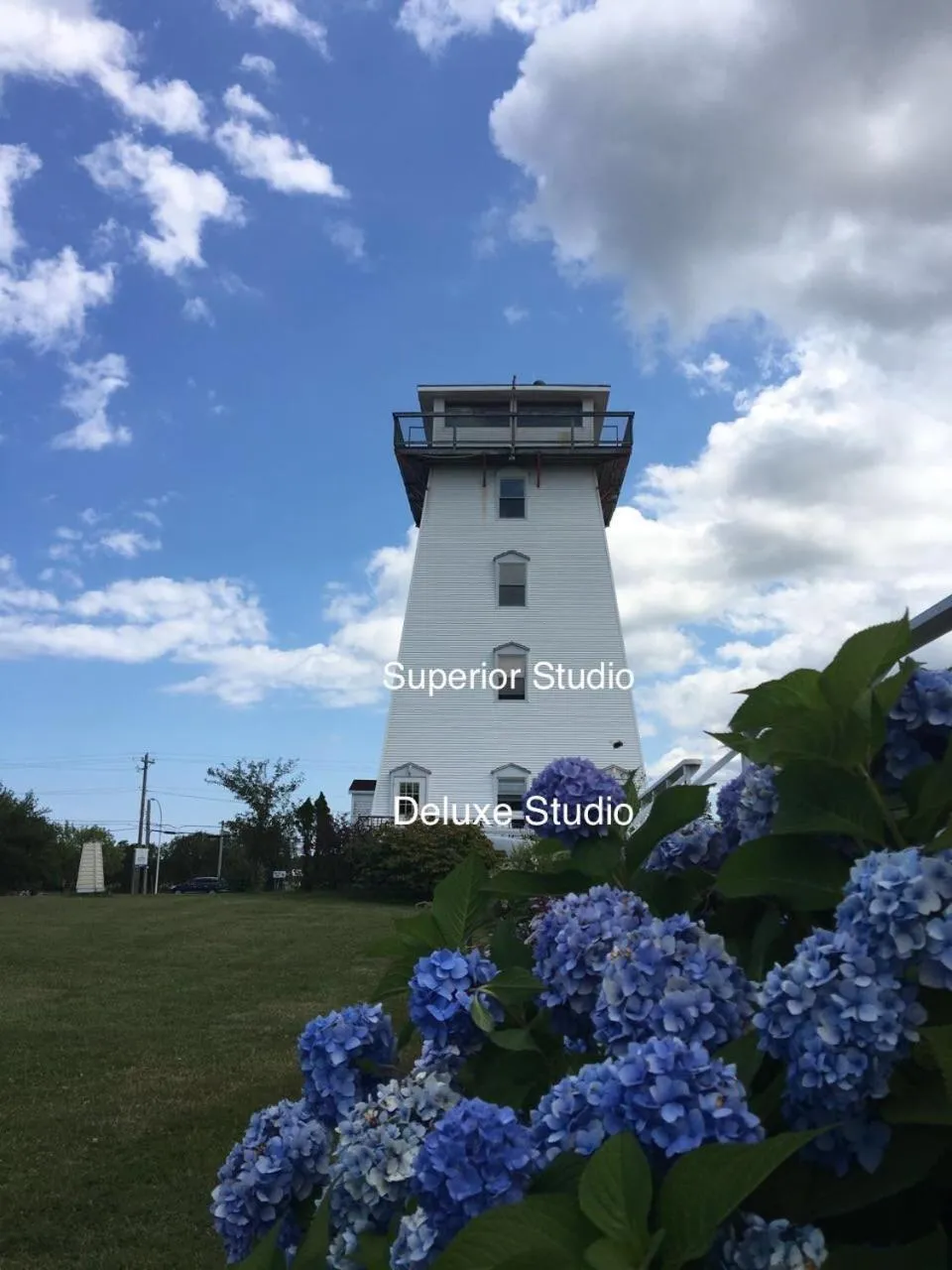 Day in Baywatch Lighthouse Cottages & Motel