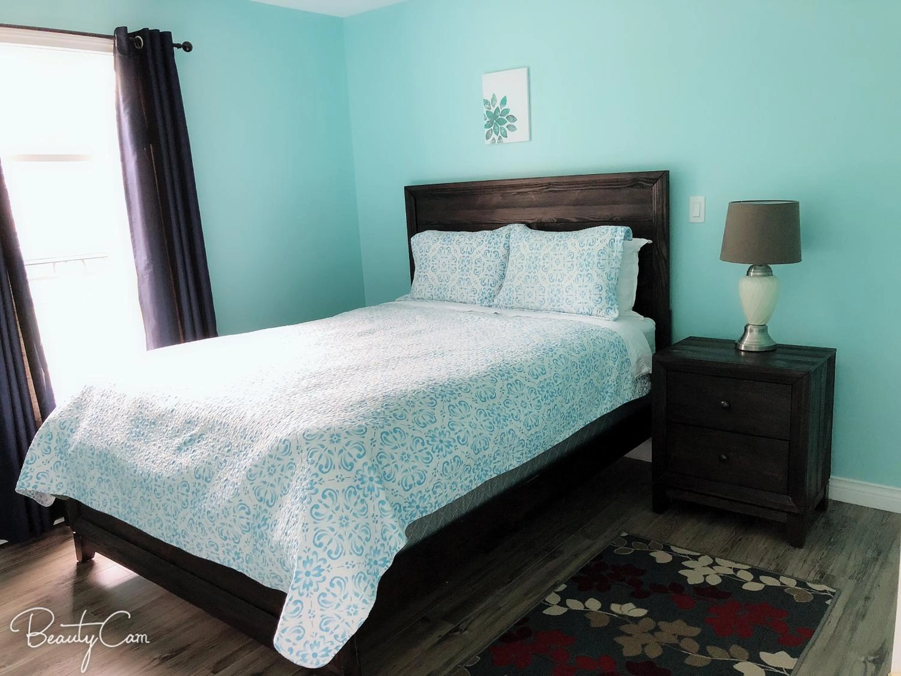 Photo of the whole room, Bed in Baywatch Lighthouse Cottages & Motel