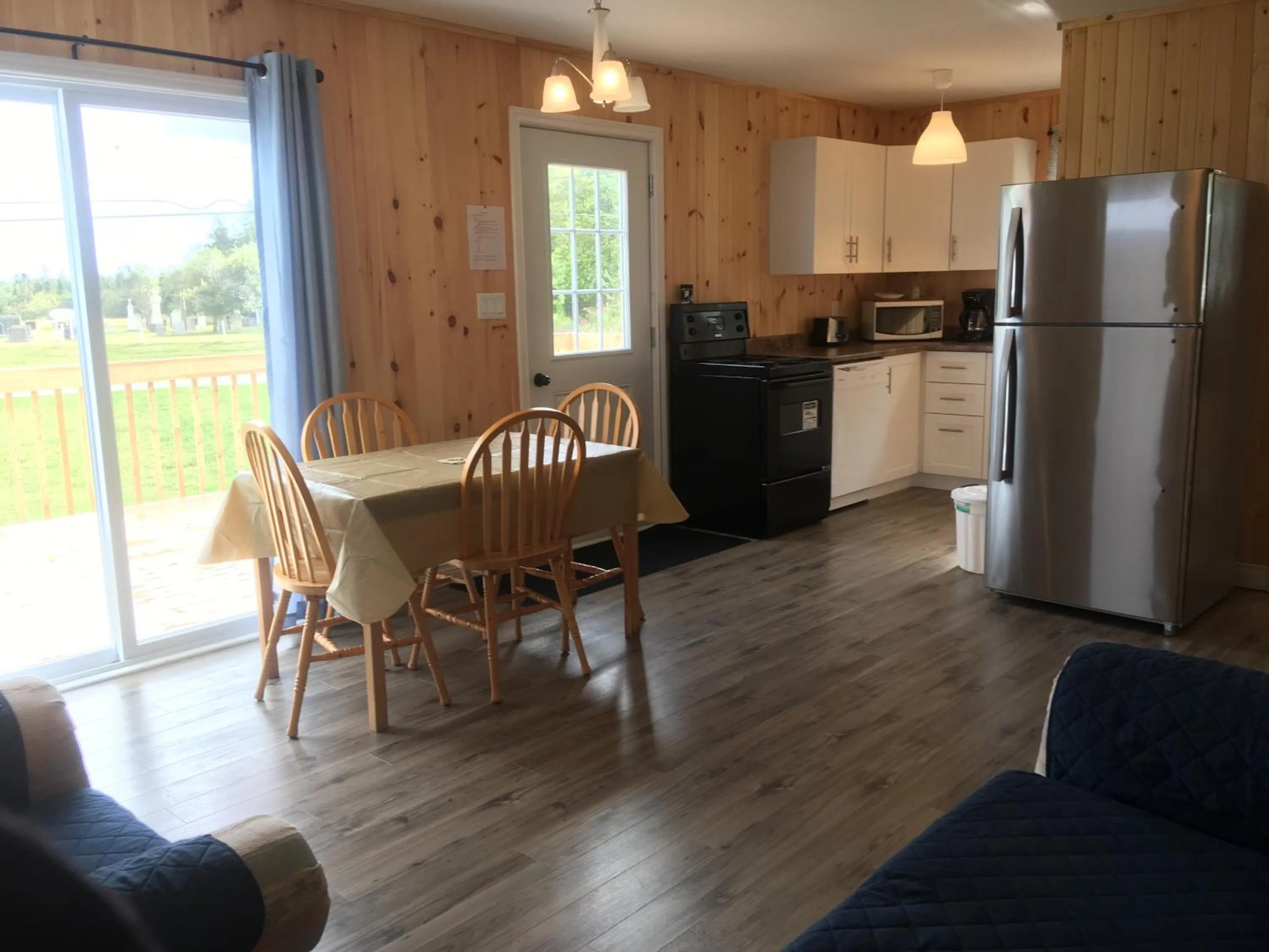 Kitchen or kitchenette in Baywatch Lighthouse Cottages & Motel