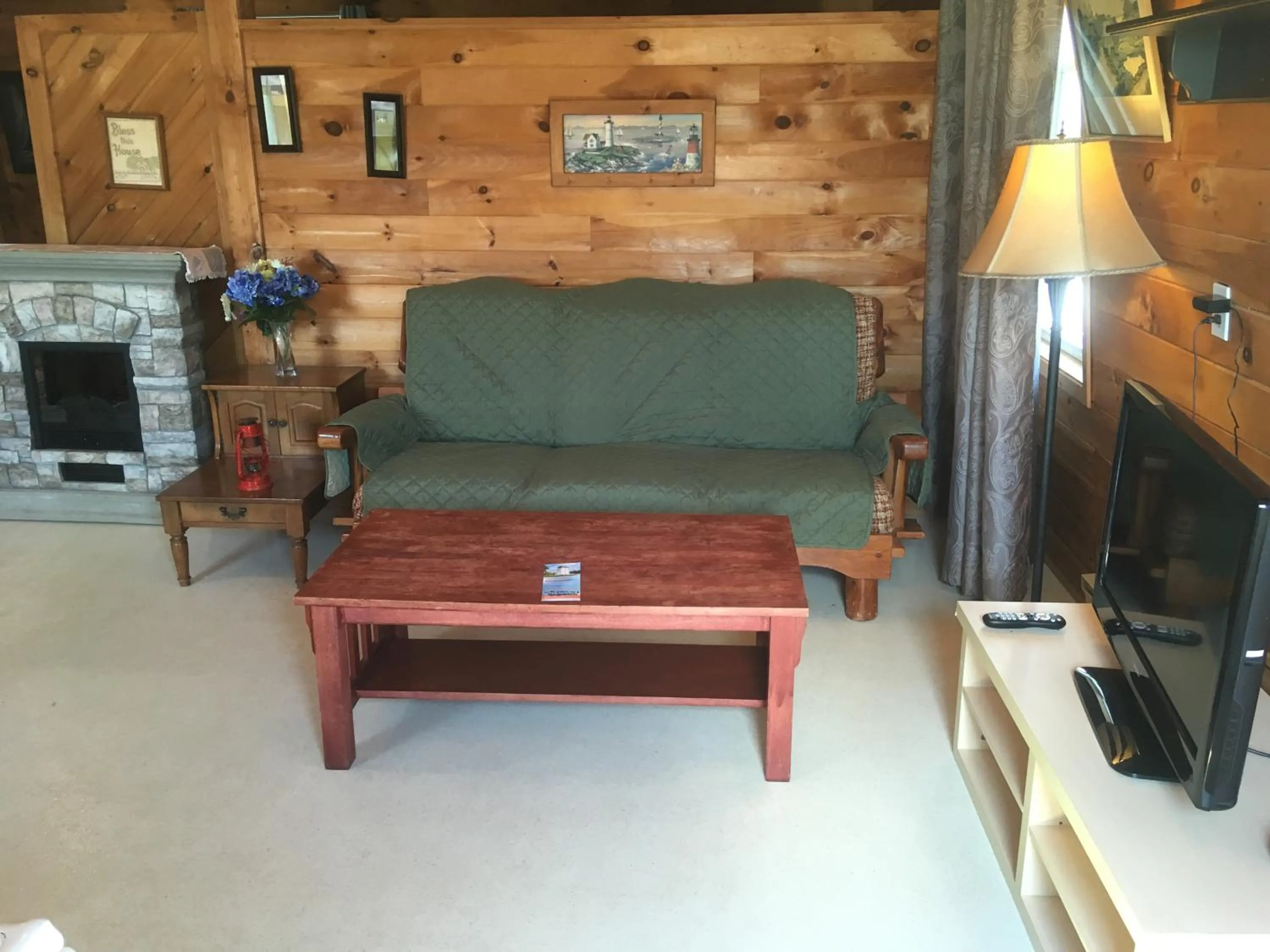 Living room in Baywatch Lighthouse Cottages & Motel