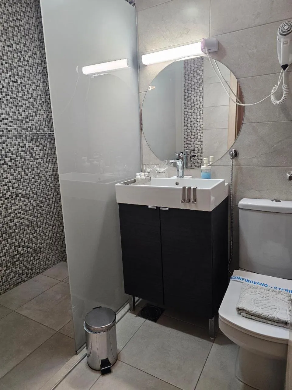 Shower in Hotel Aloha