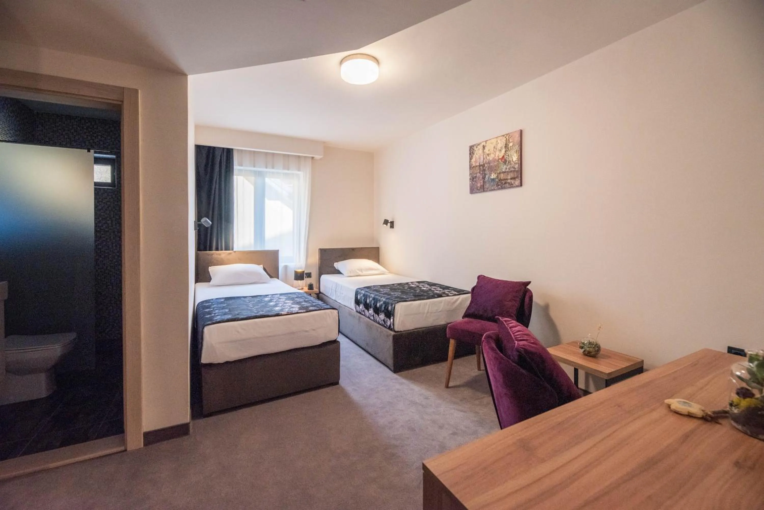 Photo of the whole room in Hotel Aloha