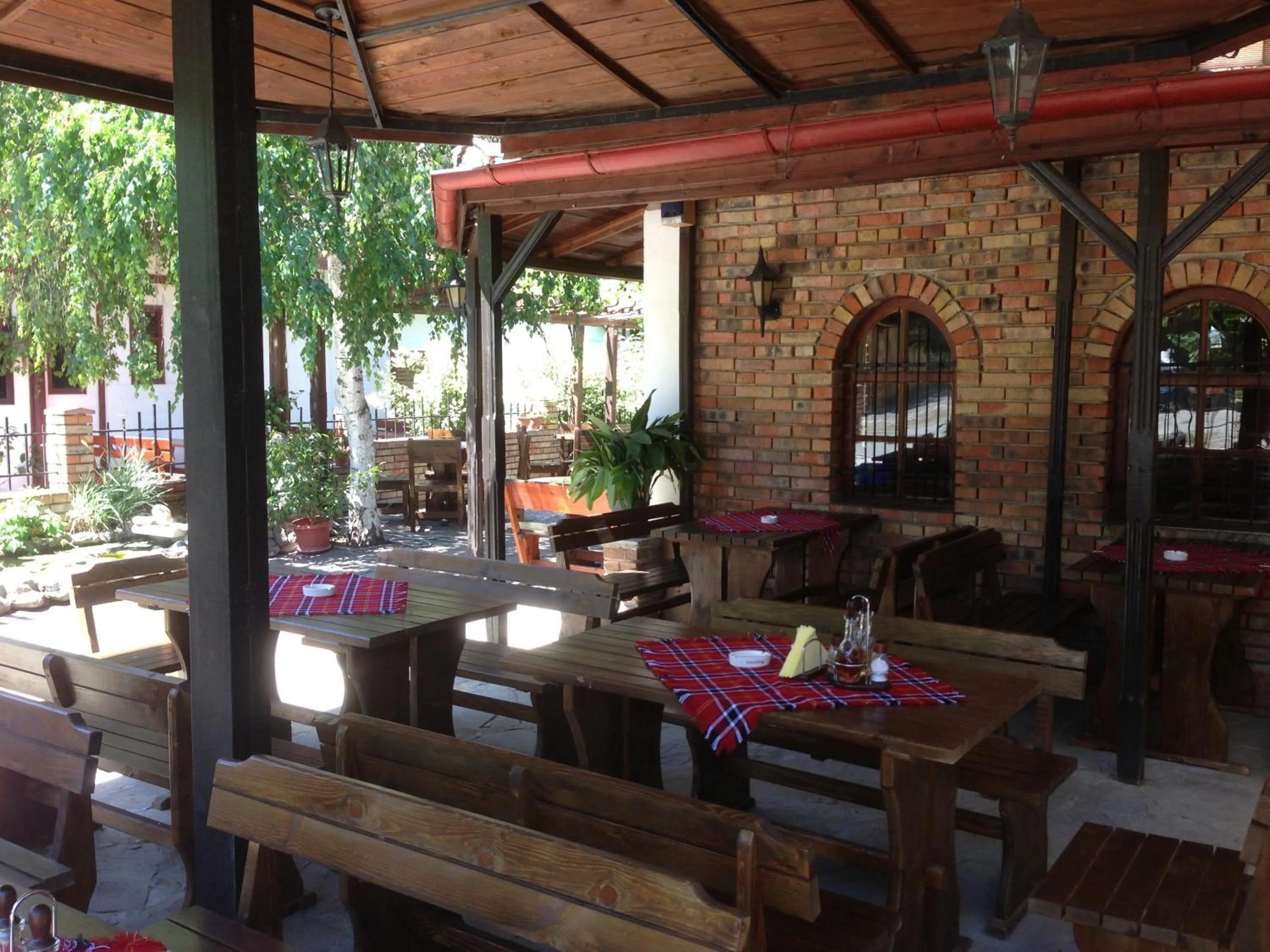Restaurant/places to eat in Complex Astra