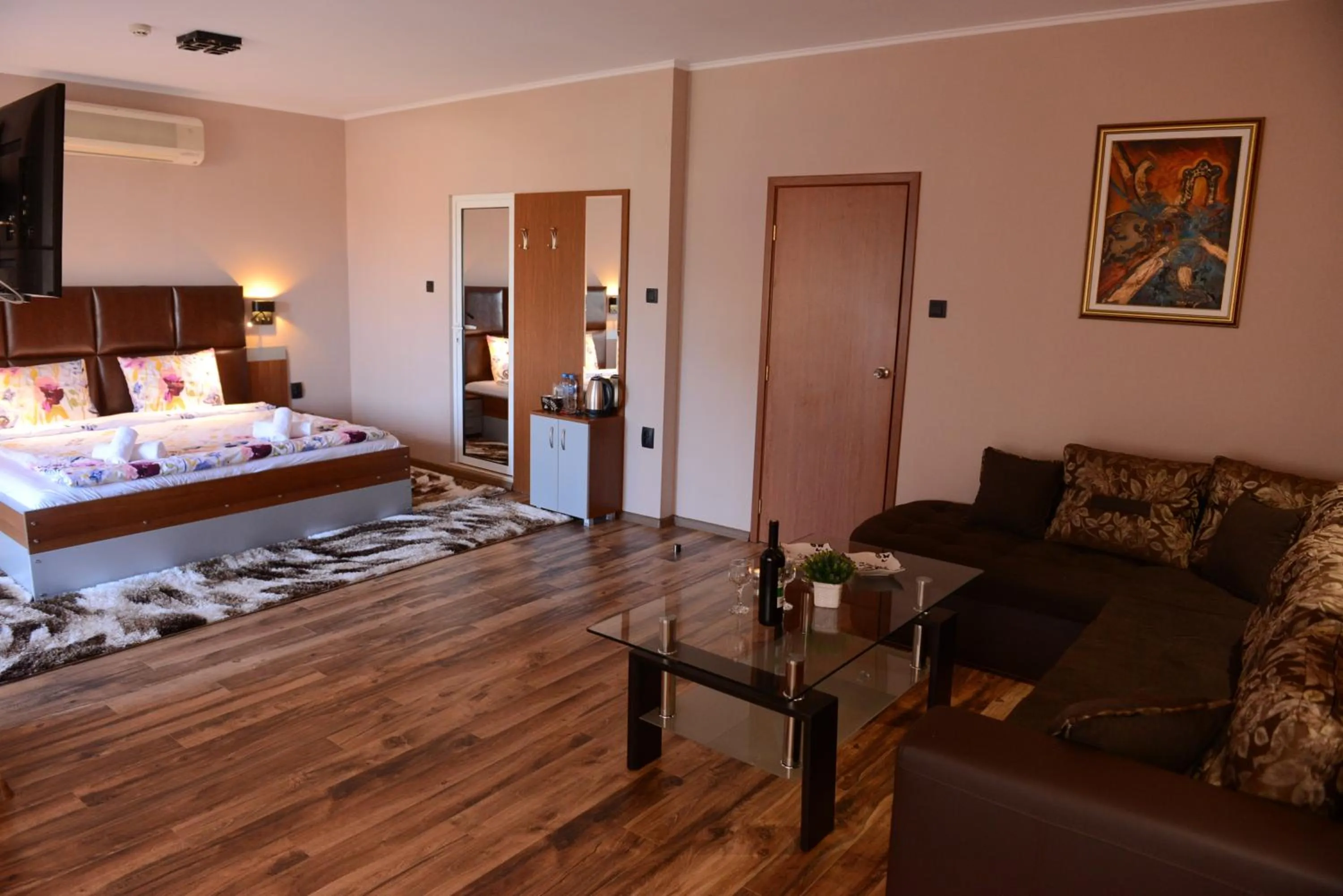 Living room, Bed in Family Hotel Gotse Delchev