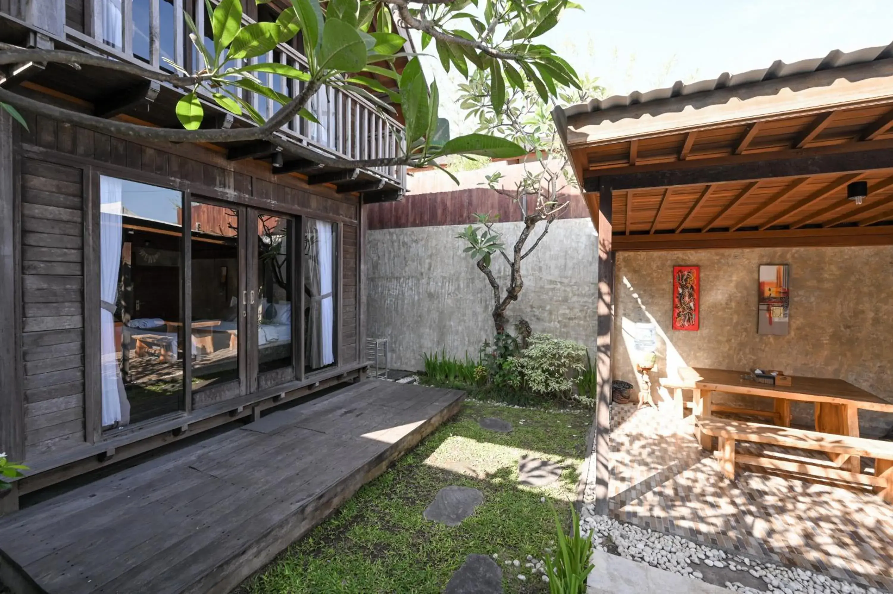 Facade/entrance in Hoki Villa by Urbanview Villa Facade/entrance in Hoki Villa by Urbanview Villa