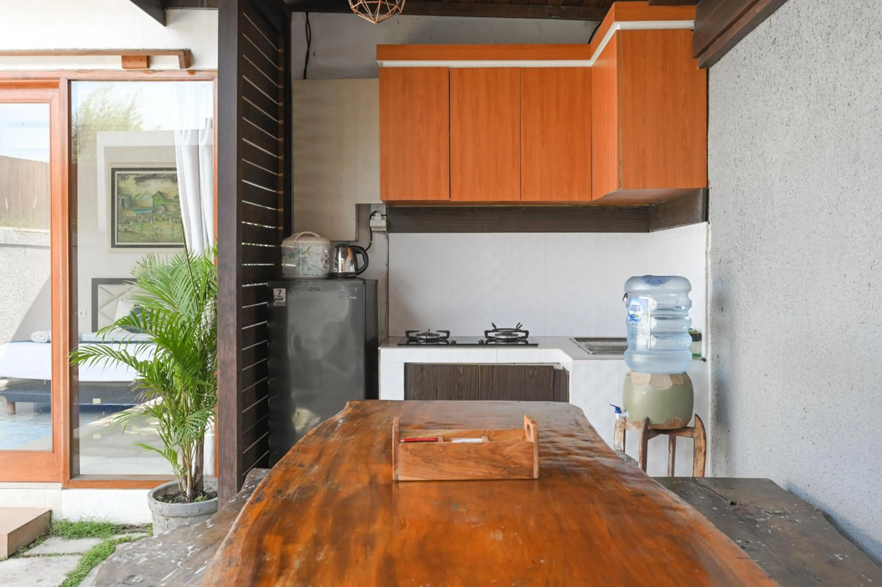 Kitchen or kitchenette in Hoki Villa by Urbanview Villa