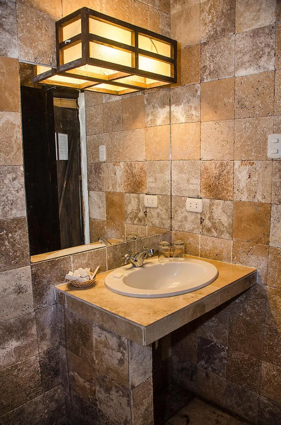 Shower in Las Cabañas de Antica