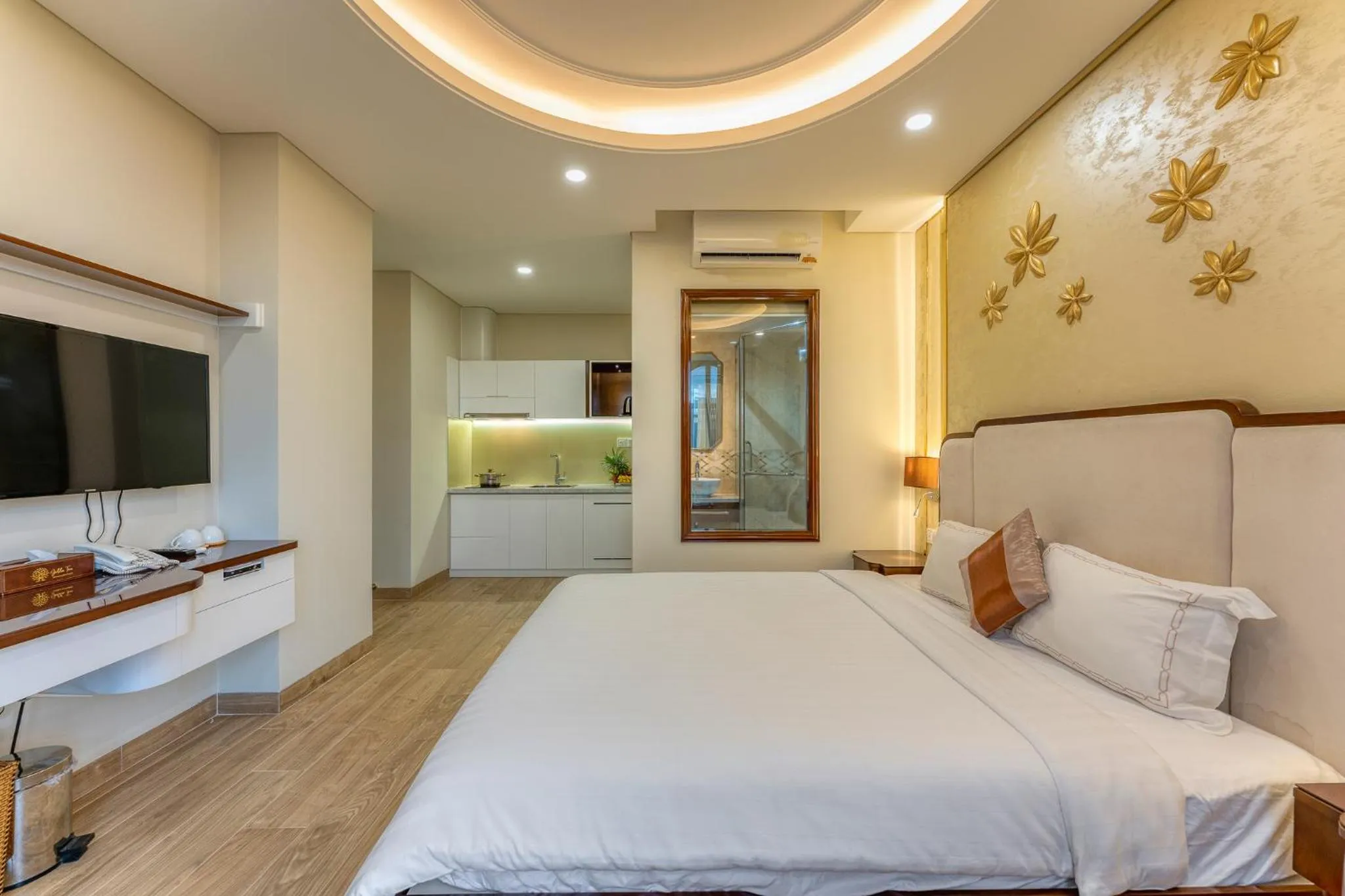 Bed in Golden Tree Hotel & Apartment