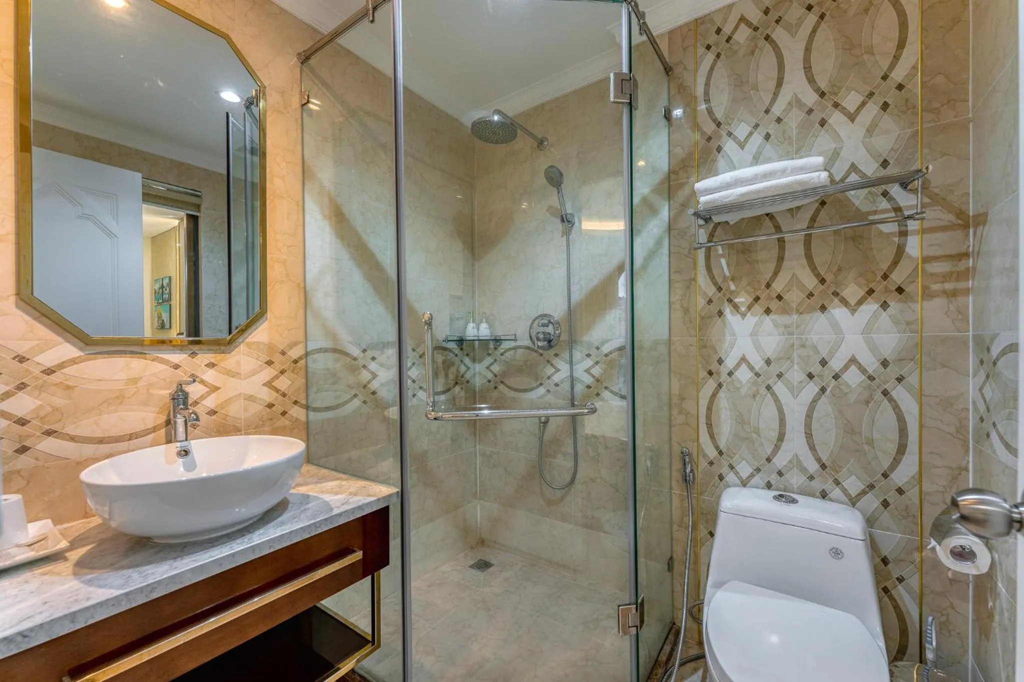 Bathroom in Golden Tree Hotel & Apartment