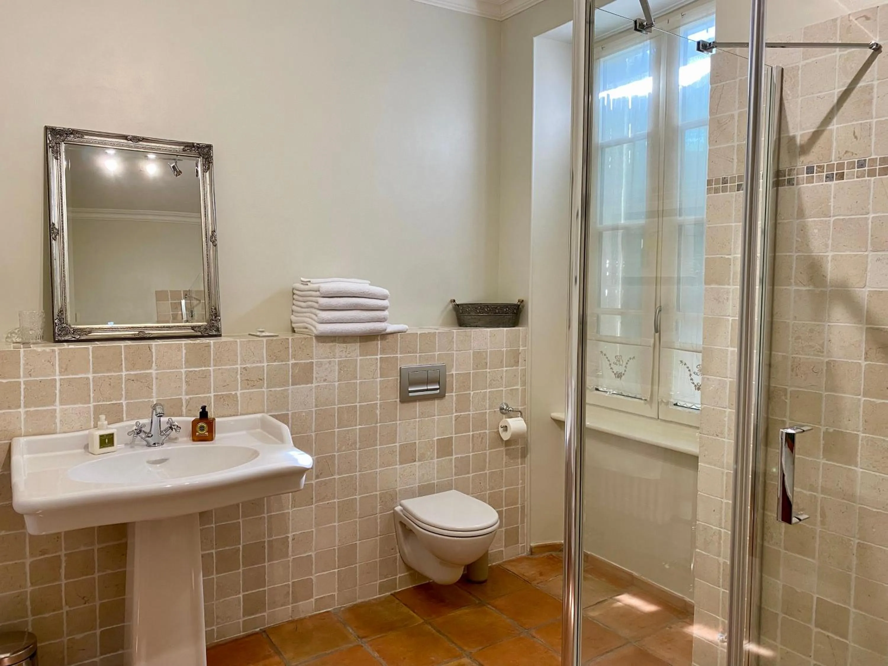 Shower in Sainte-Hélène Chambres d'Hôtes & Appartement