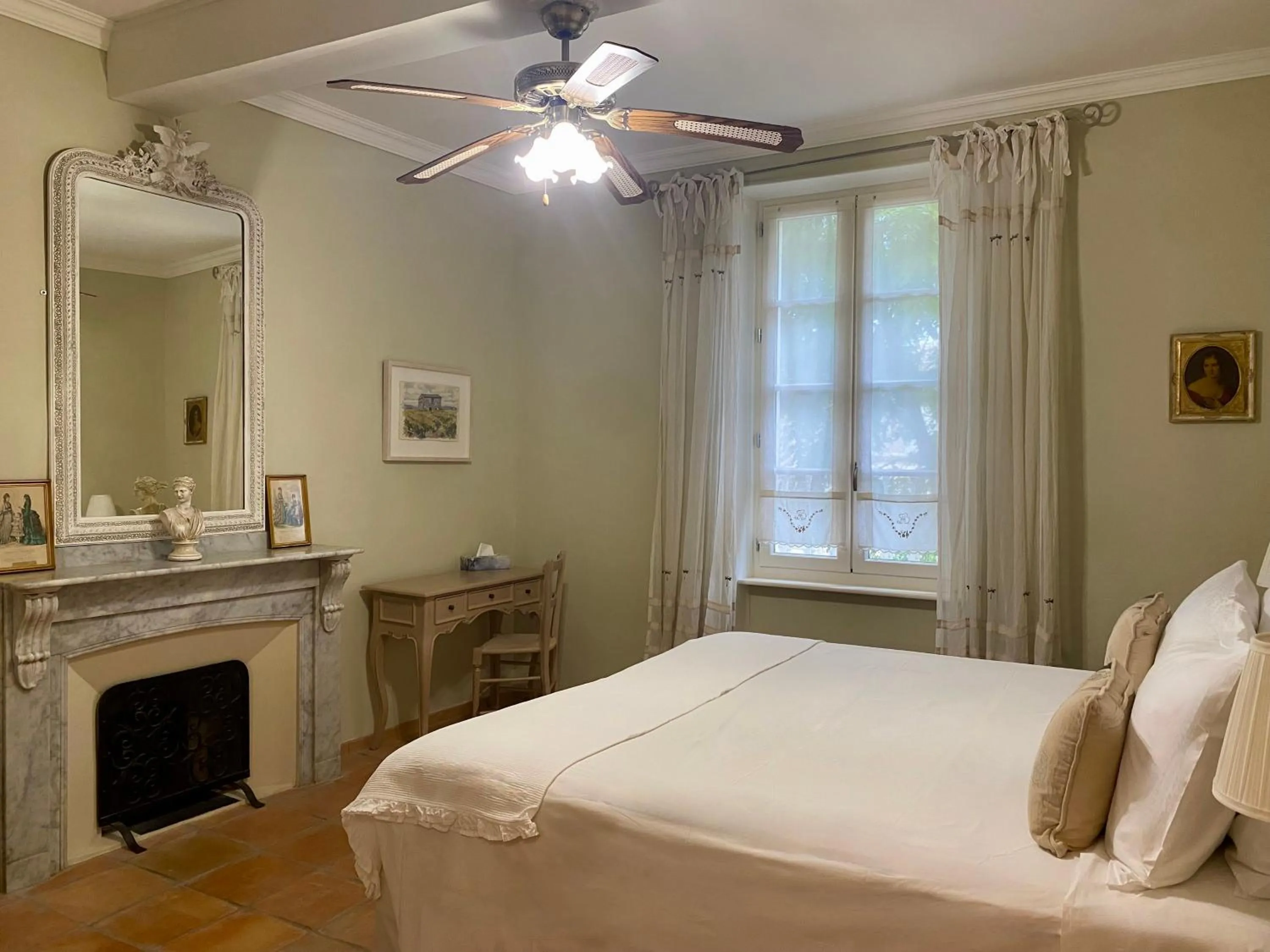 Bed in Sainte-Hélène Chambres d'Hôtes & Appartement