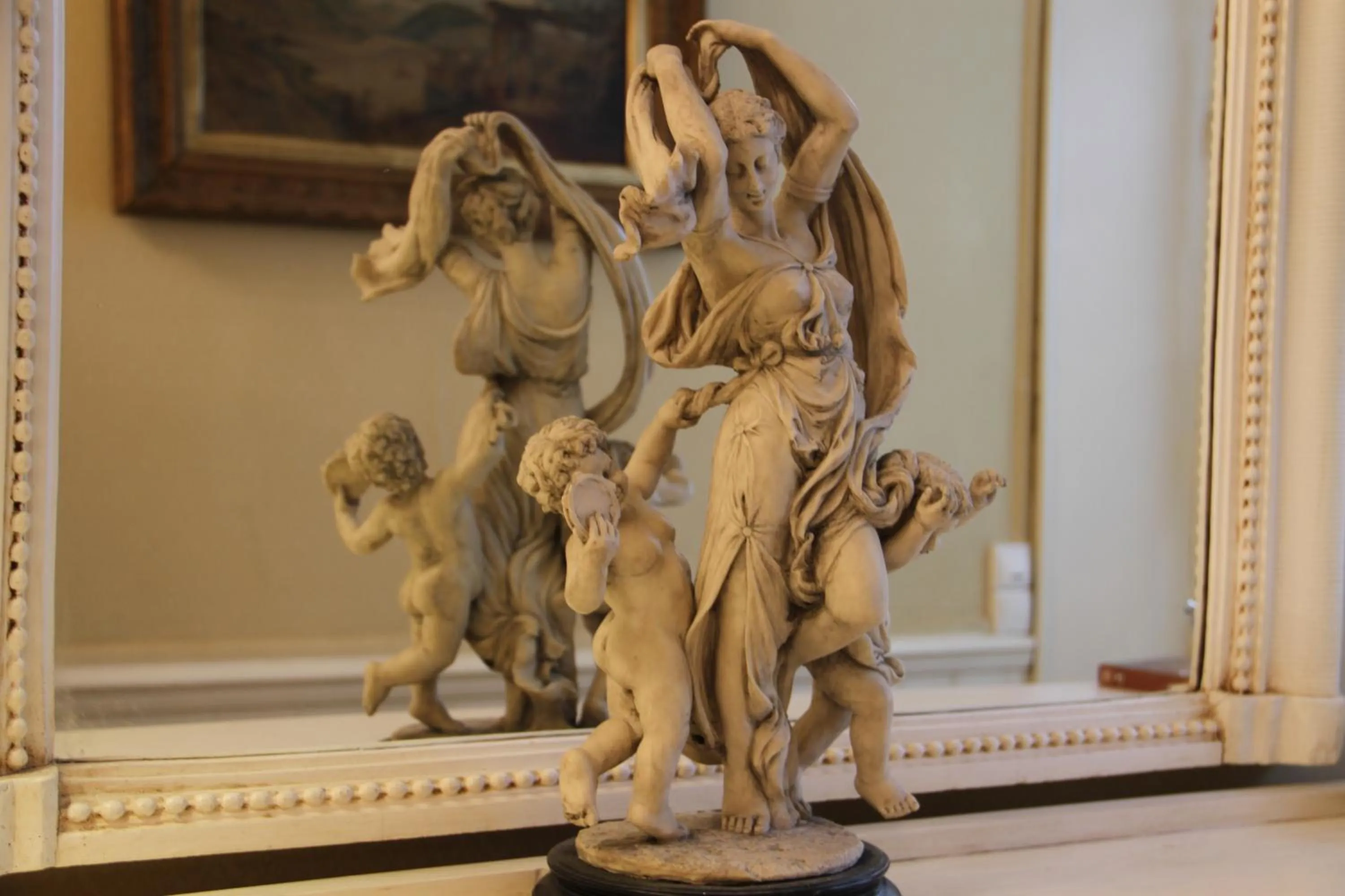 Decorative detail in Sainte-Hélène Chambres d'Hôtes & Appartement