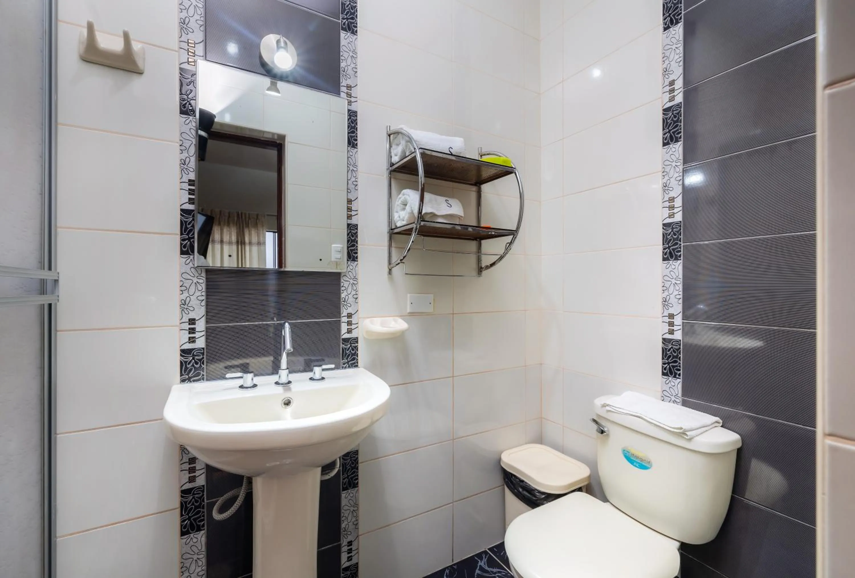 Shower in Hotel Portada Del Sol