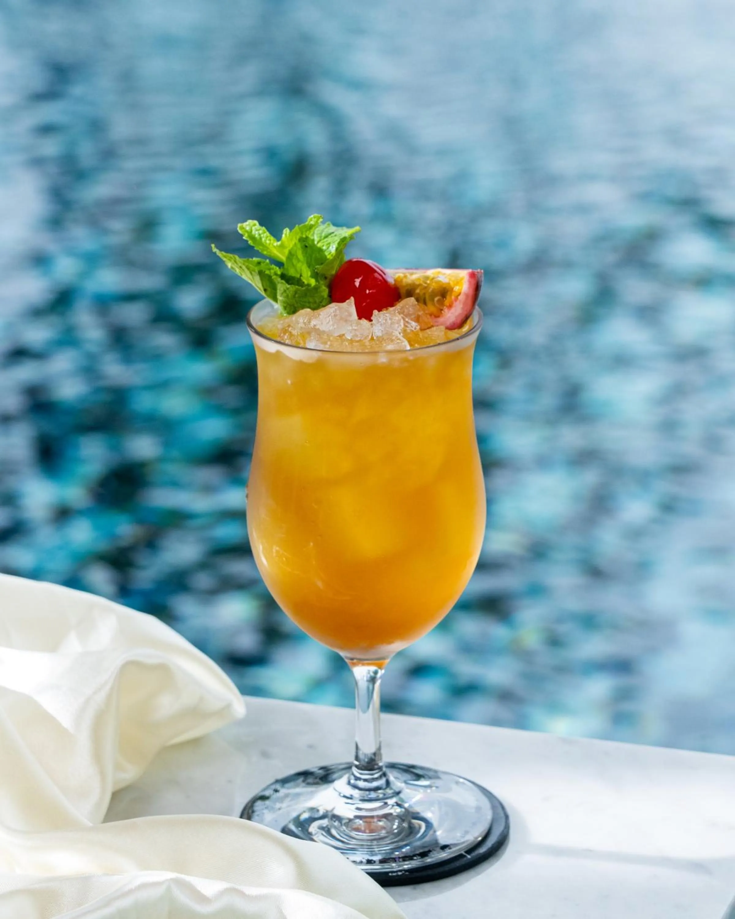 Food and drinks in Sindhorn Midtown Hotel Bangkok, Vignette Collection by IHG