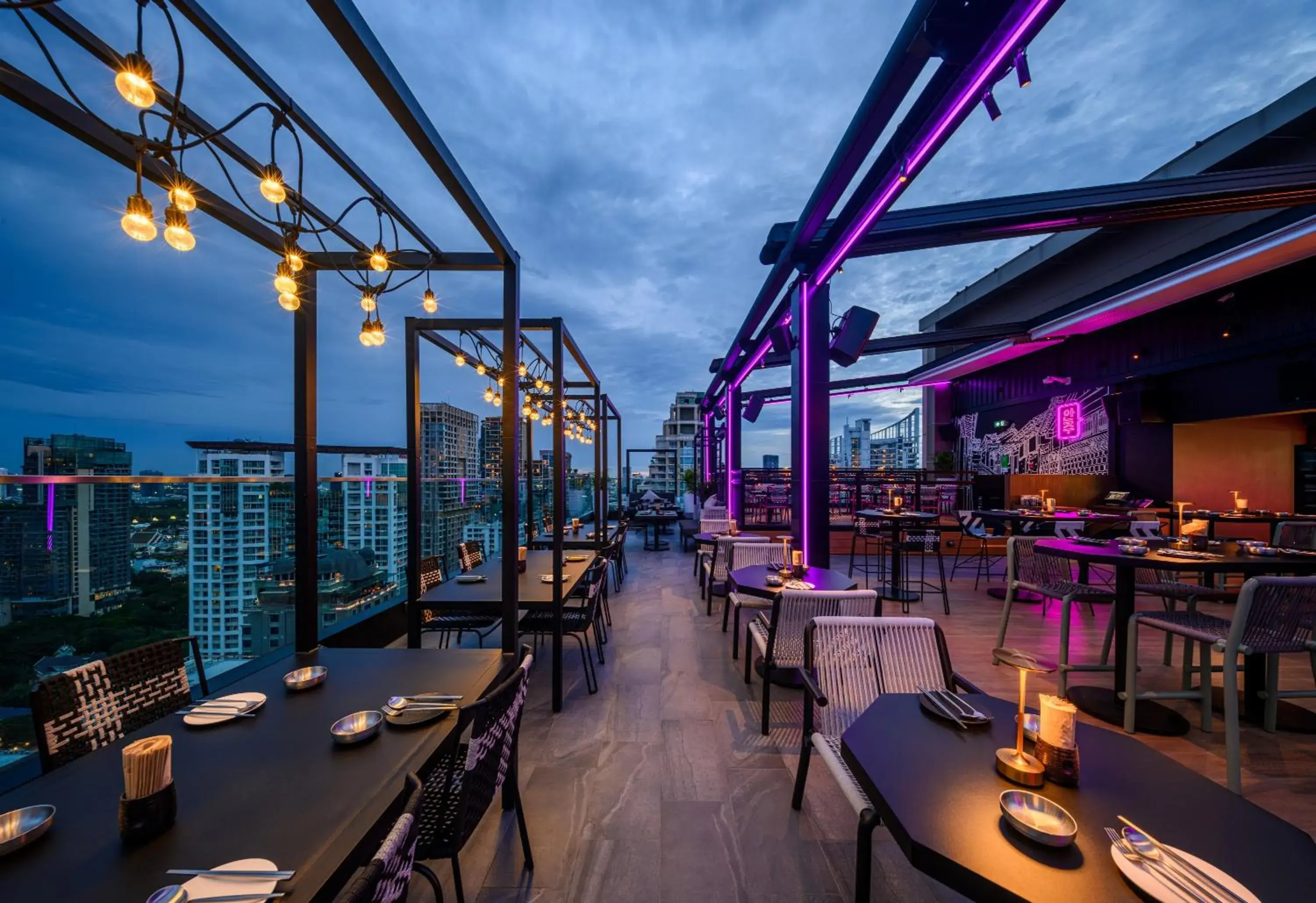 Restaurant/places to eat in Sindhorn Midtown Hotel Bangkok, Vignette Collection by IHG Restaurant/places to eat in Sindhorn Midtown Hotel Bangkok, Vignette Collection by IHG
