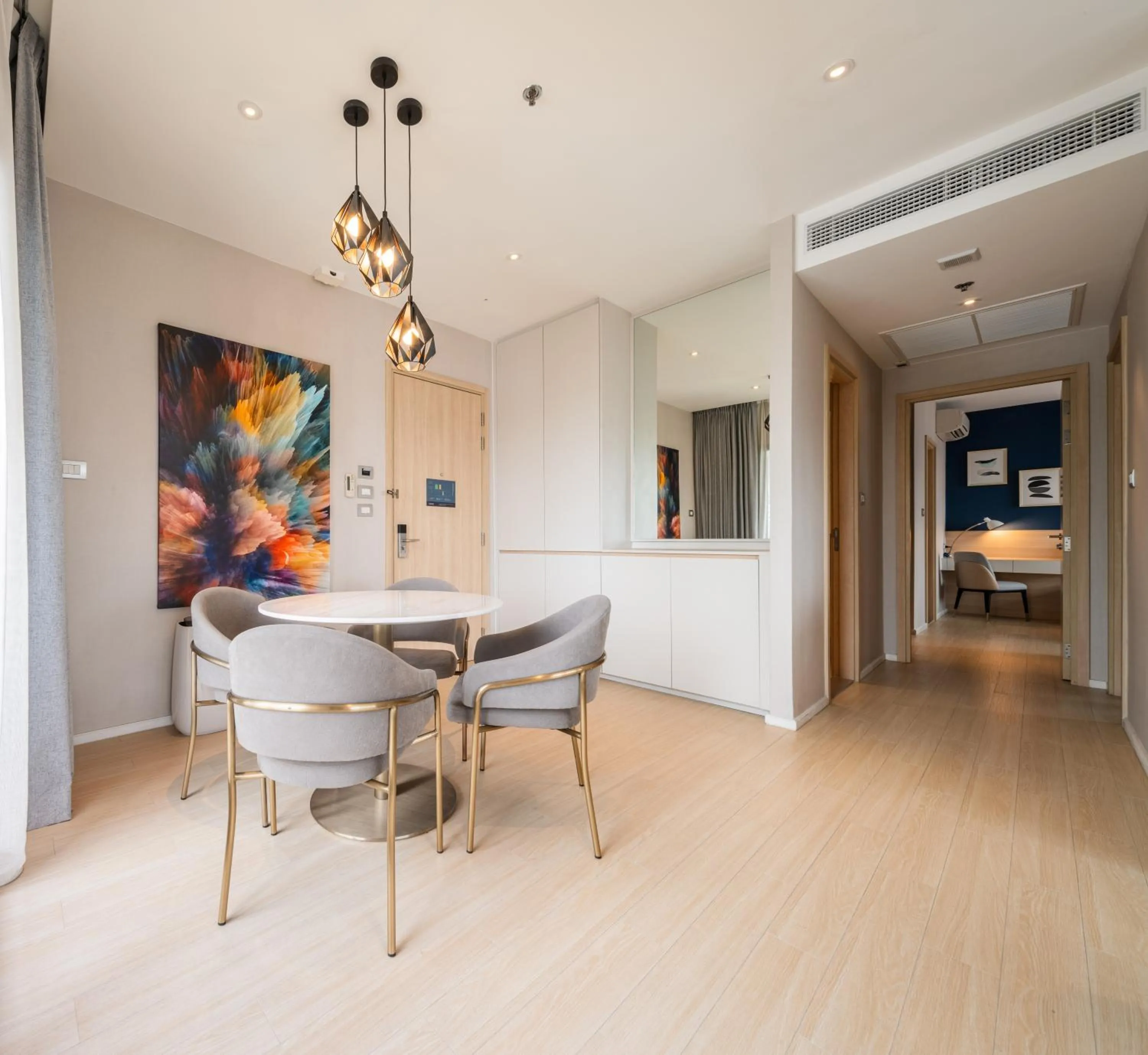 Dining area in Sindhorn Midtown Hotel Bangkok, Vignette Collection by IHG