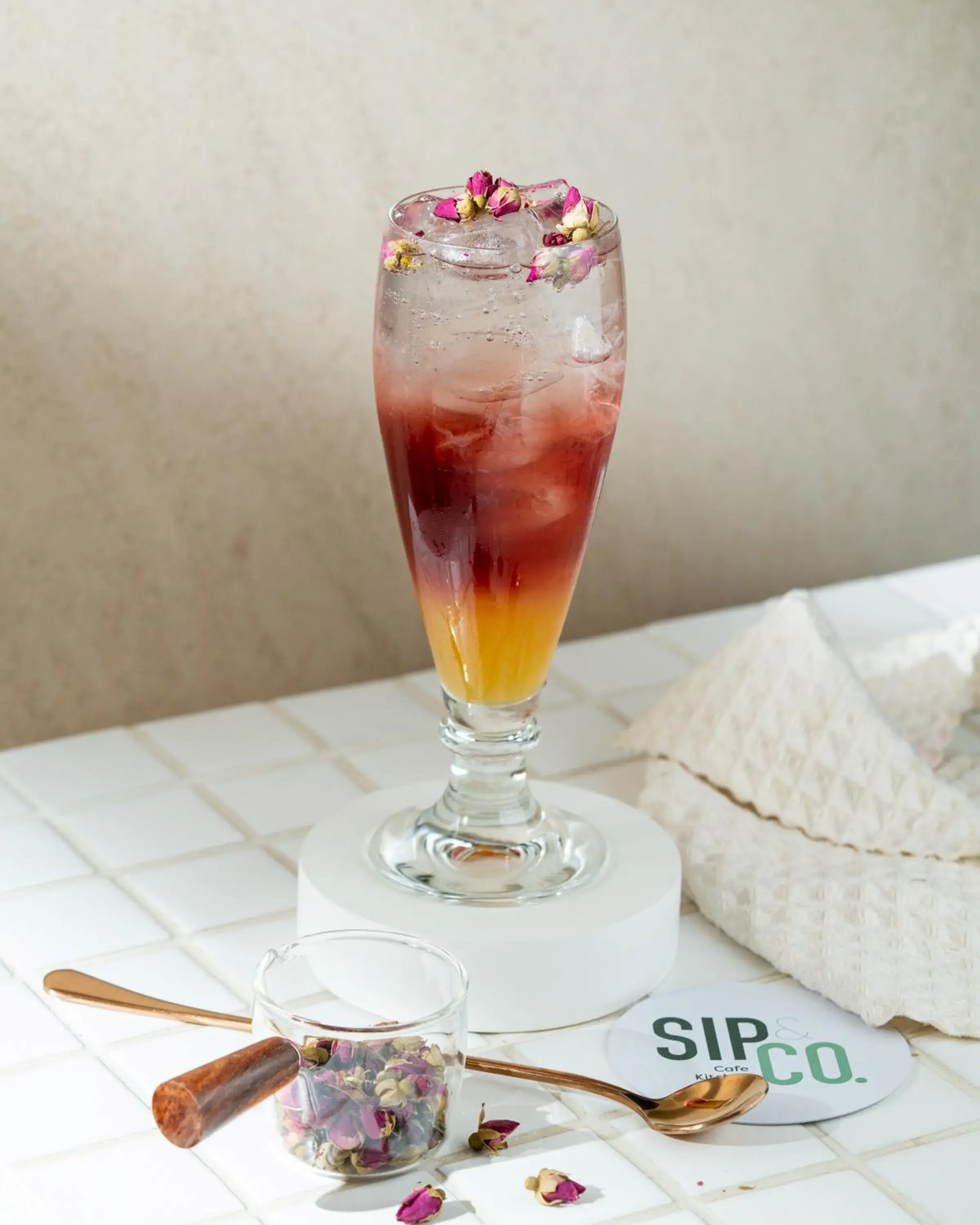 Food and drinks in Sindhorn Midtown Hotel Bangkok, Vignette Collection by IHG Food and drinks in Sindhorn Midtown Hotel Bangkok, Vignette Collection by IHG