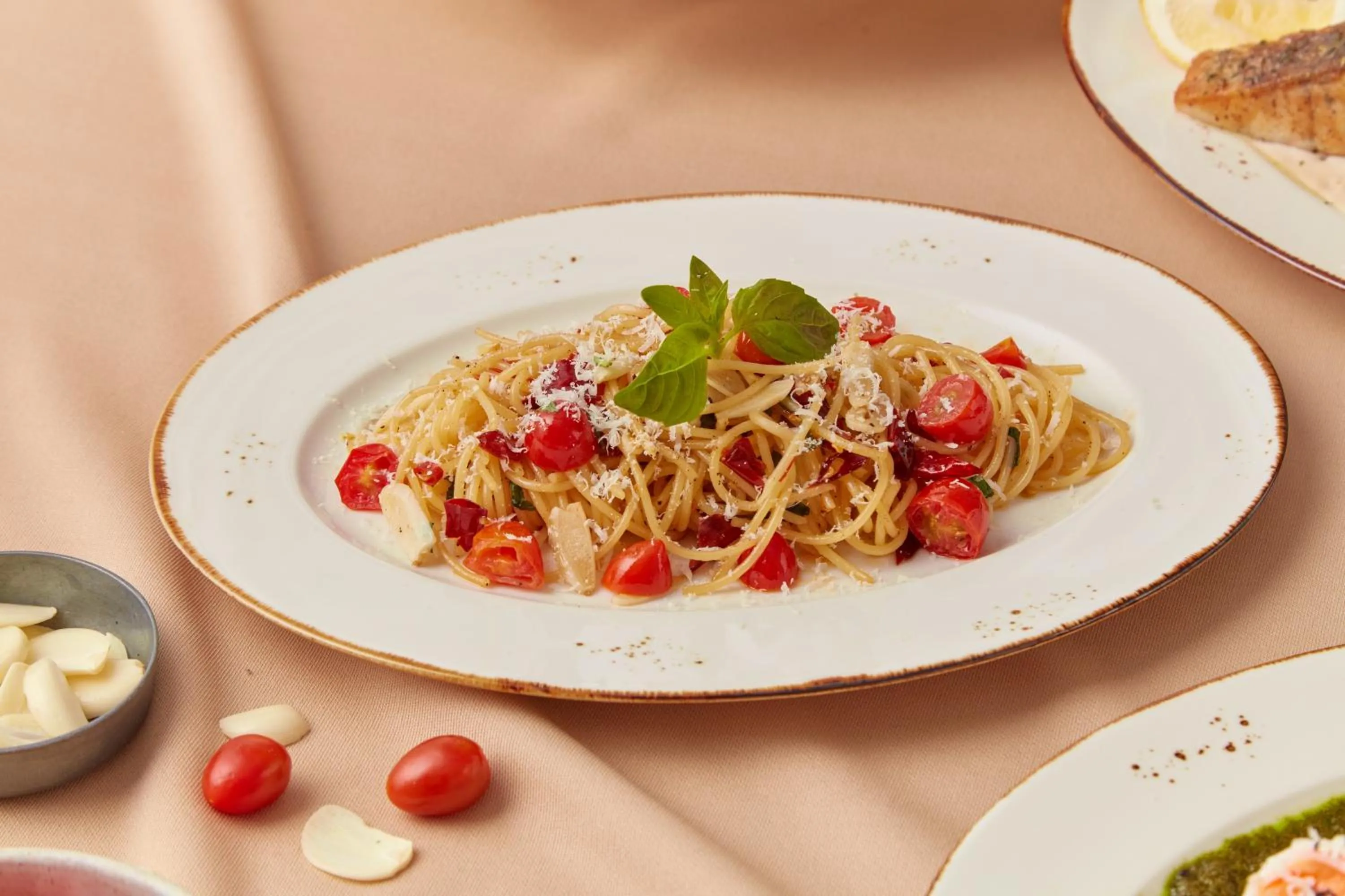 Food and drinks in Sindhorn Midtown Hotel Bangkok, Vignette Collection by IHG