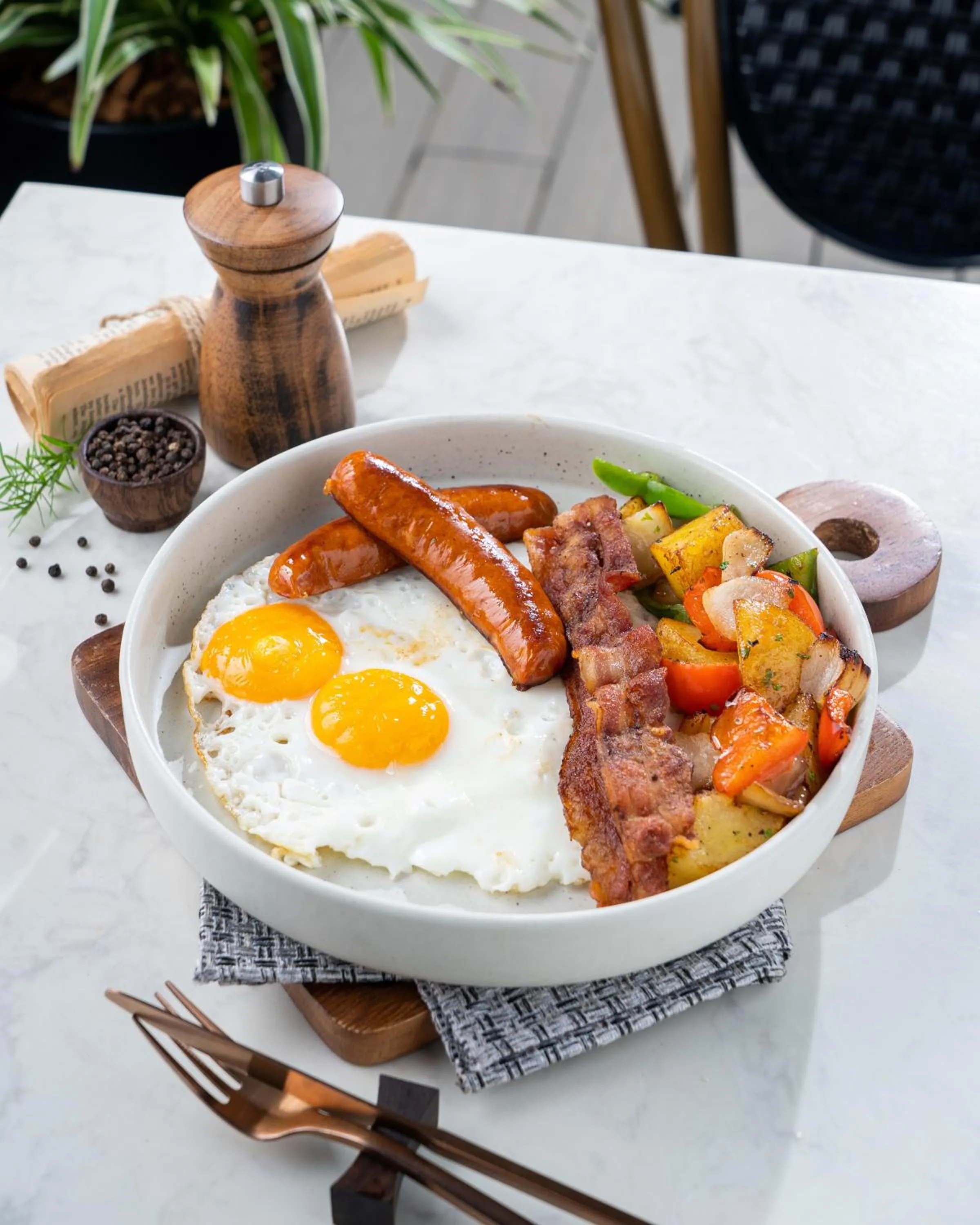 Food and drinks in Sindhorn Midtown Hotel Bangkok, Vignette Collection by IHG