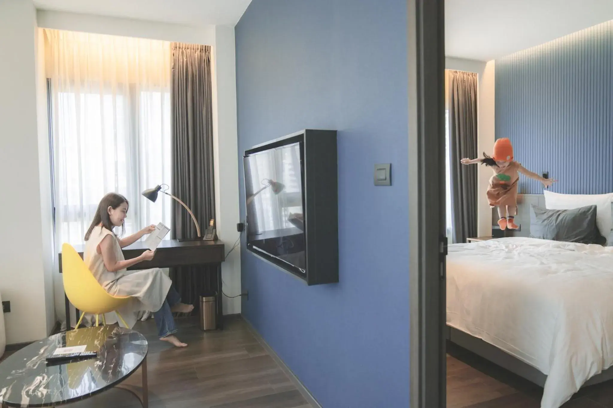 Living room, Bed in Sindhorn Midtown Hotel Bangkok, Vignette Collection by IHG Living room, Bed in Sindhorn Midtown Hotel Bangkok, Vignette Collection by IHG