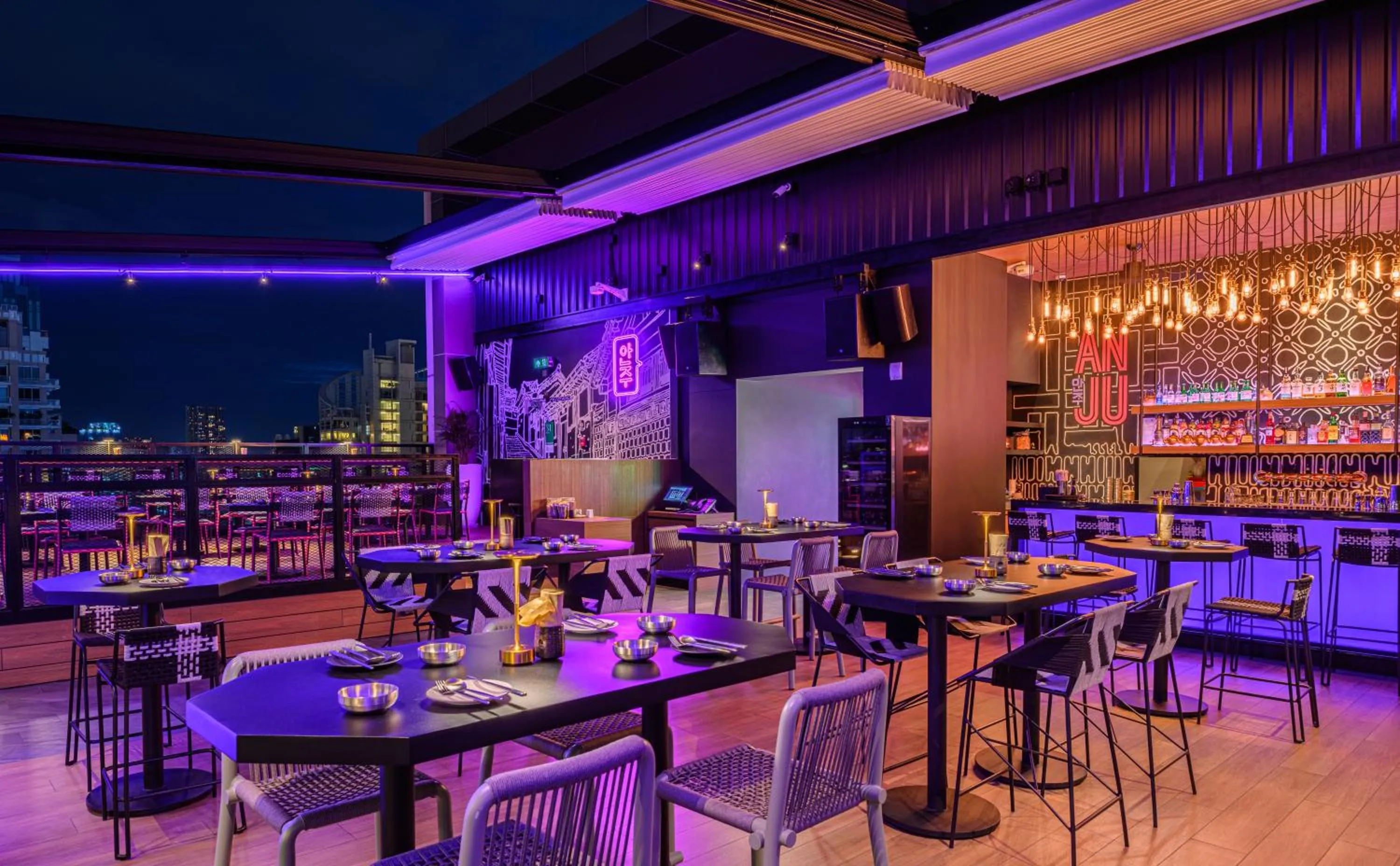 Restaurant/places to eat in Sindhorn Midtown Hotel Bangkok, Vignette Collection by IHG