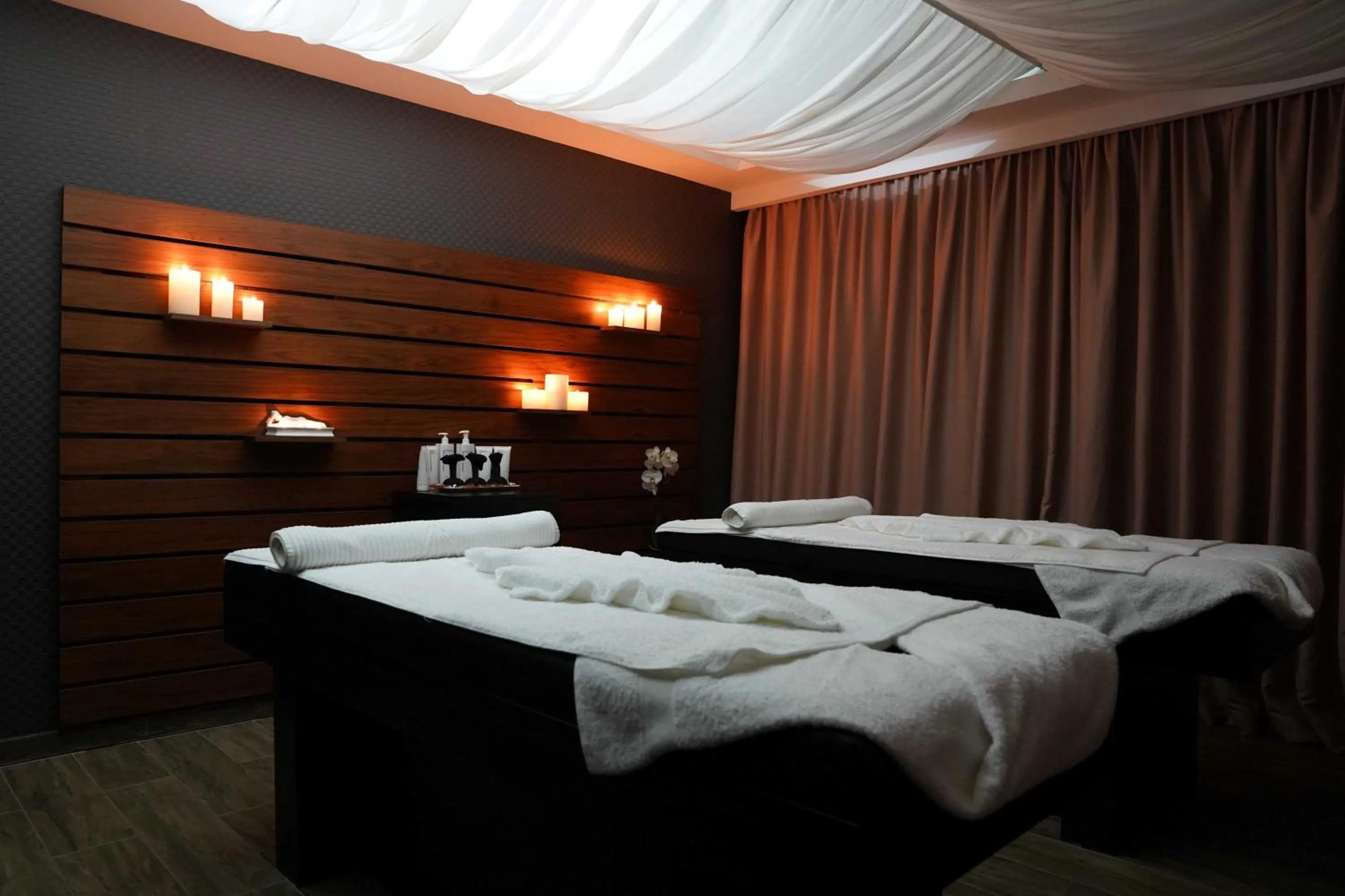 Massage, Bed in Crystal Hotel & SPA