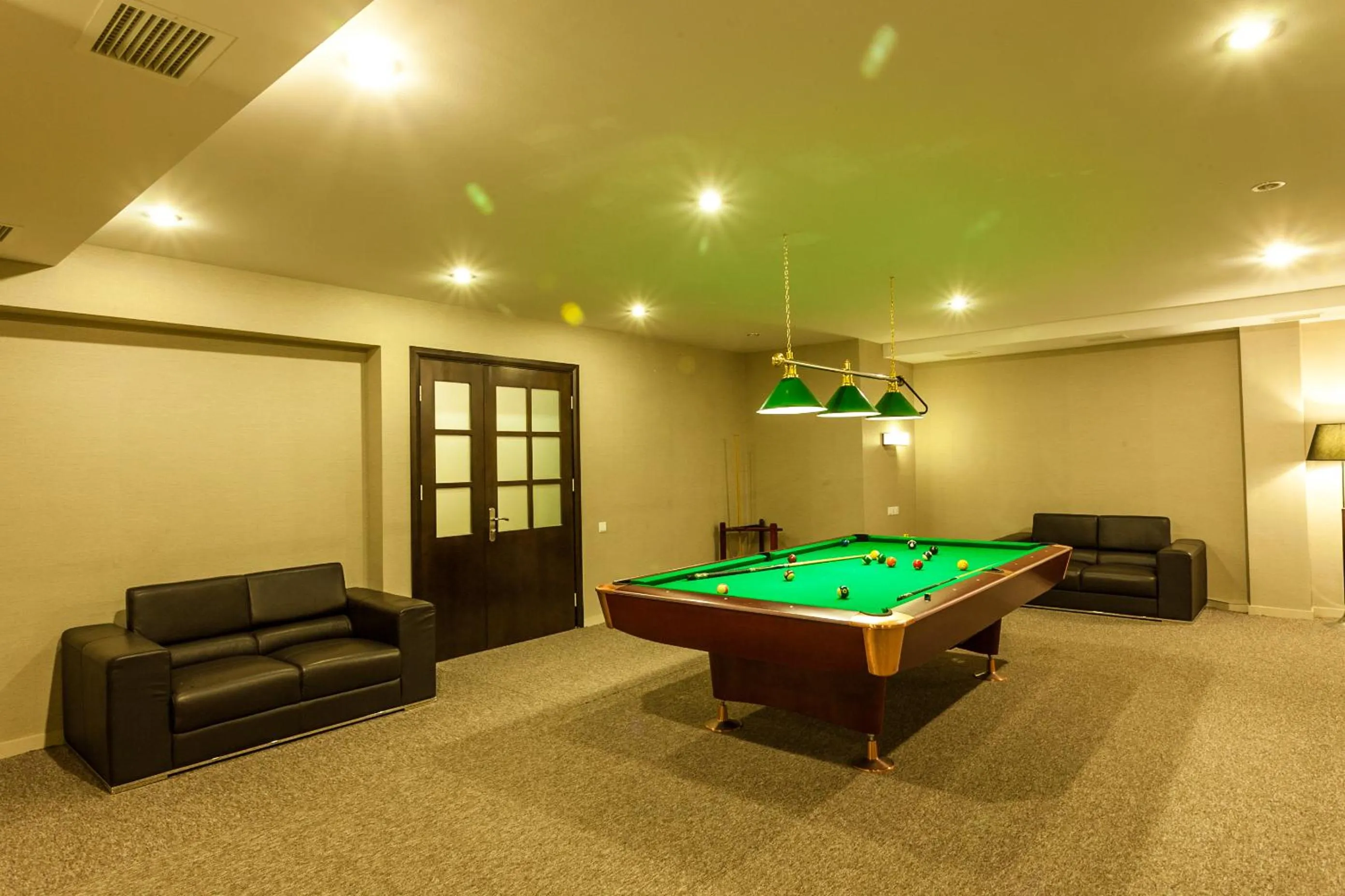 Billiard in Crystal Hotel & SPA