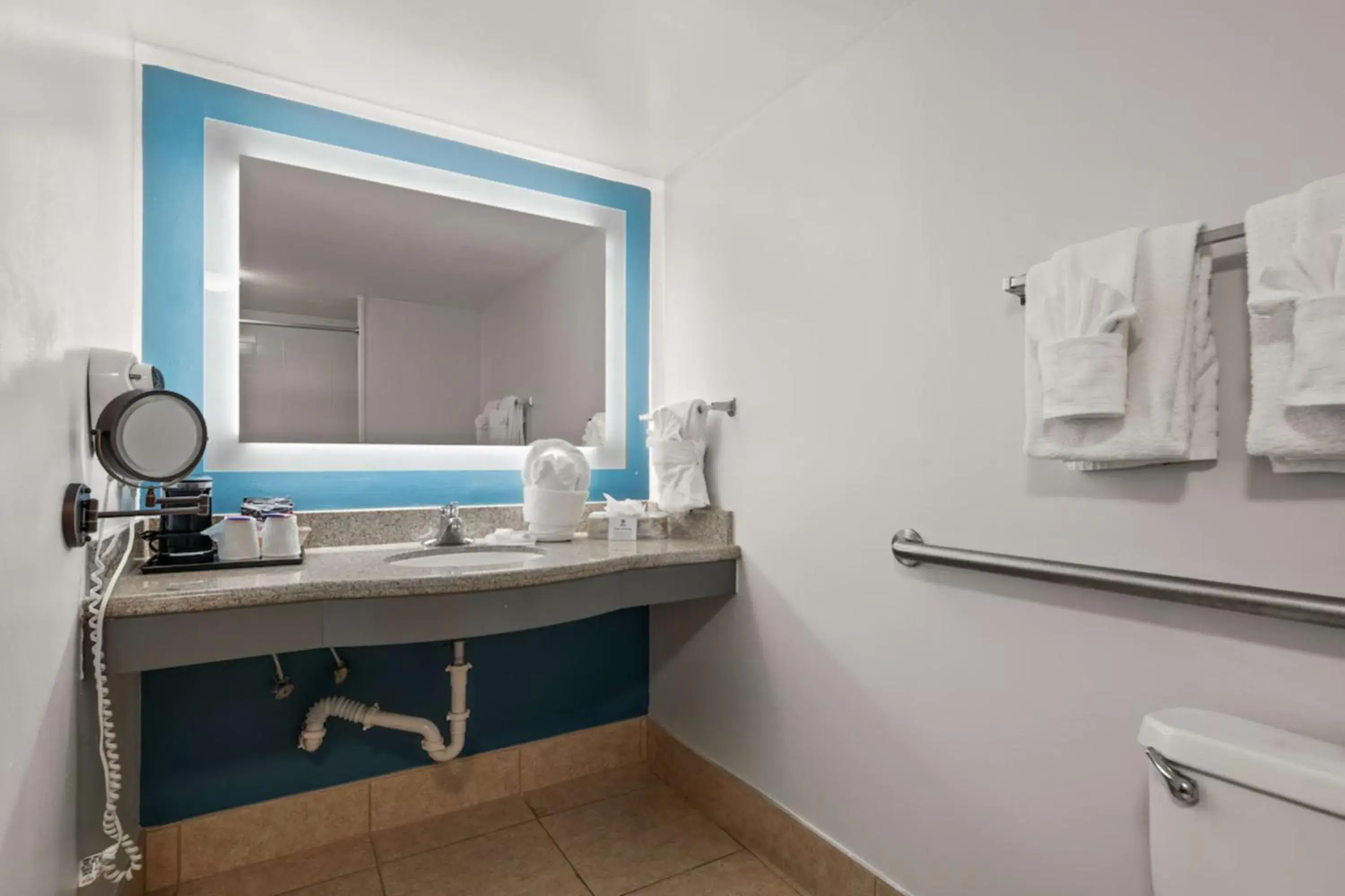 Bathroom in Best Western Orlando Gateway Hotel Bathroom in Best Western Orlando Gateway Hotel