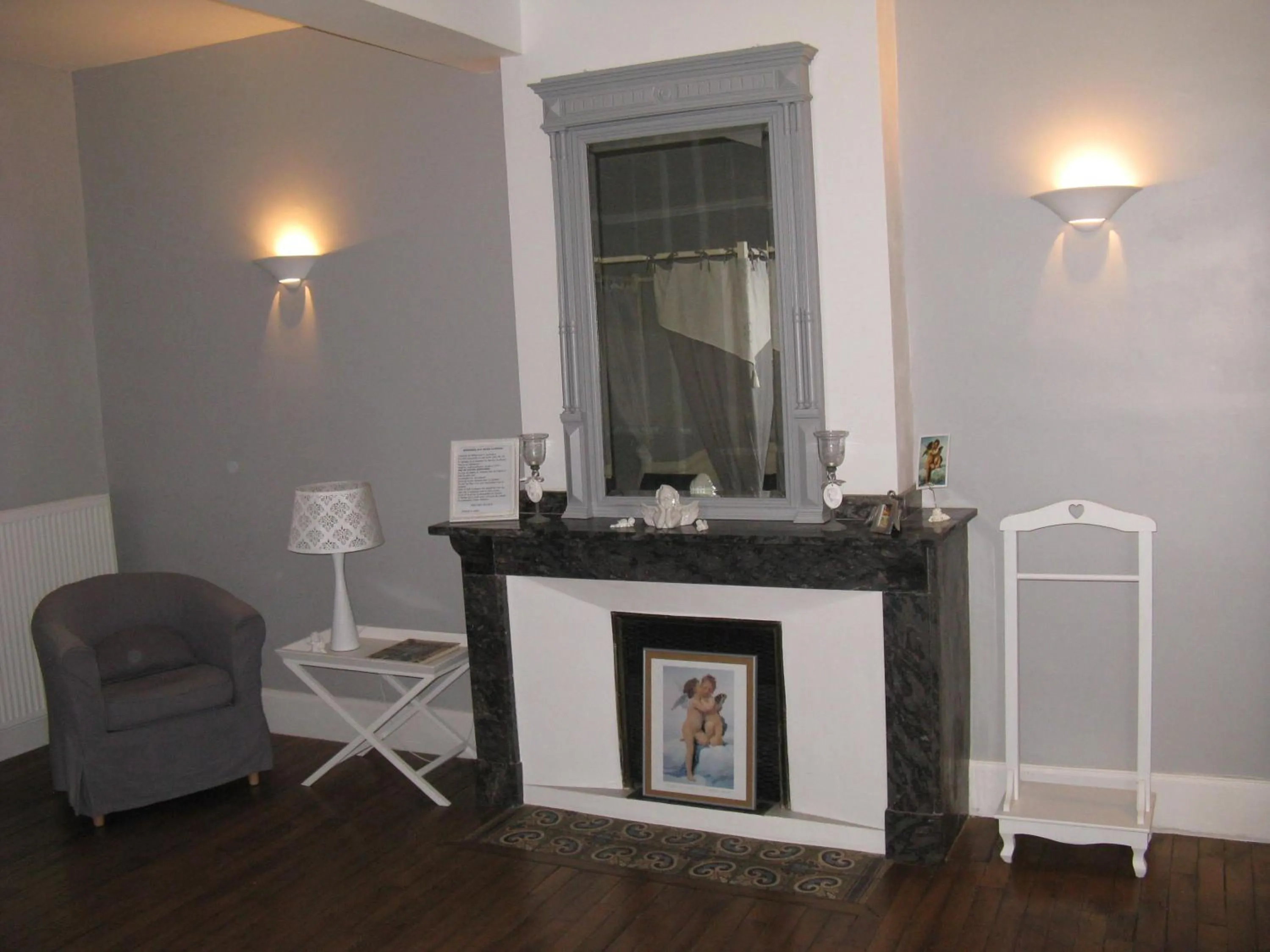 Bedroom in Aux Anges Gardiens