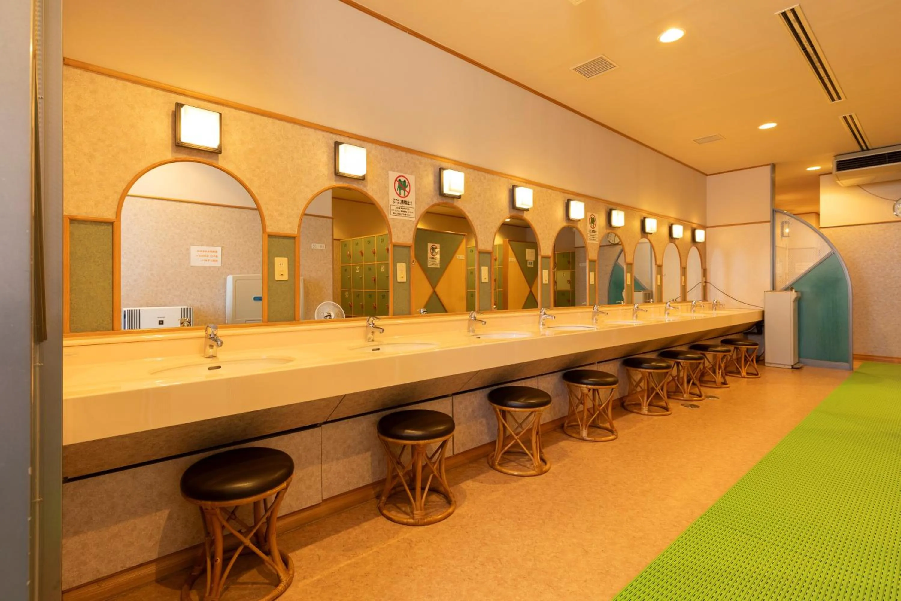 Public Bath in Hotel Riviera Shishikui