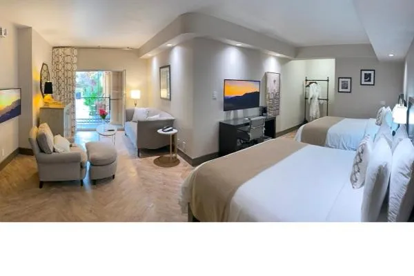 Bed in Hollywood Hotel