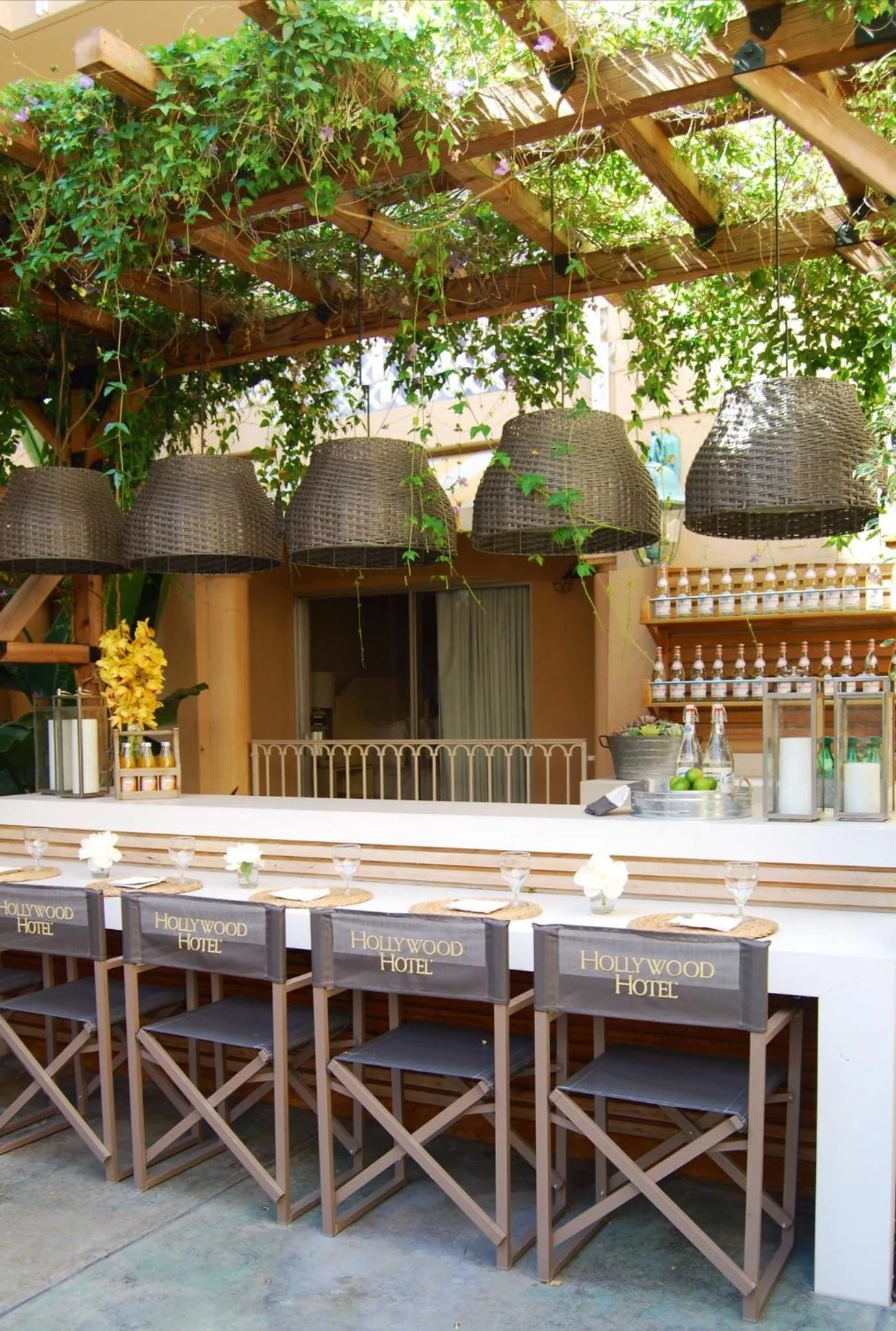 Restaurant/places to eat in Hollywood Hotel