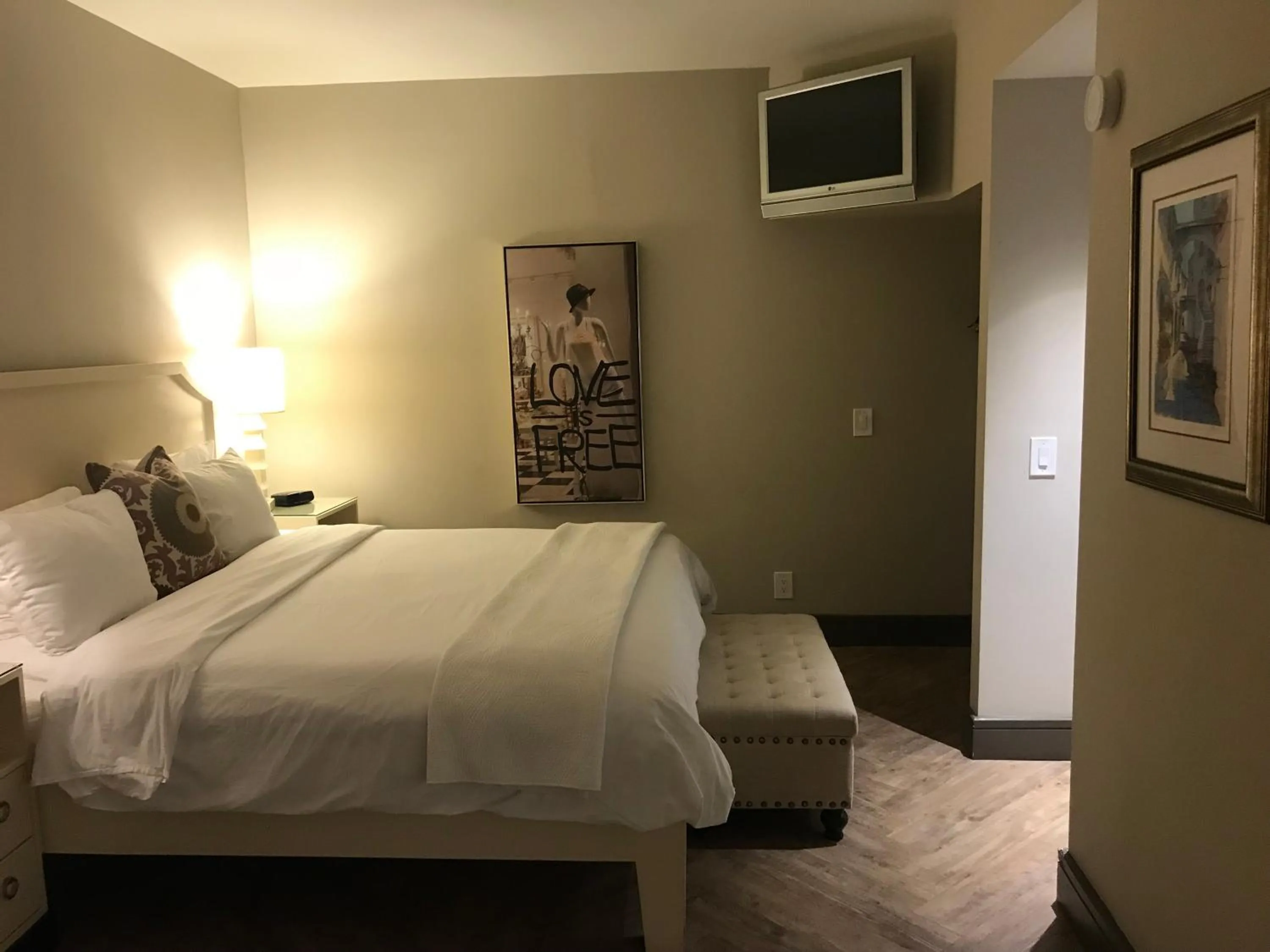 Bed in Hollywood Hotel