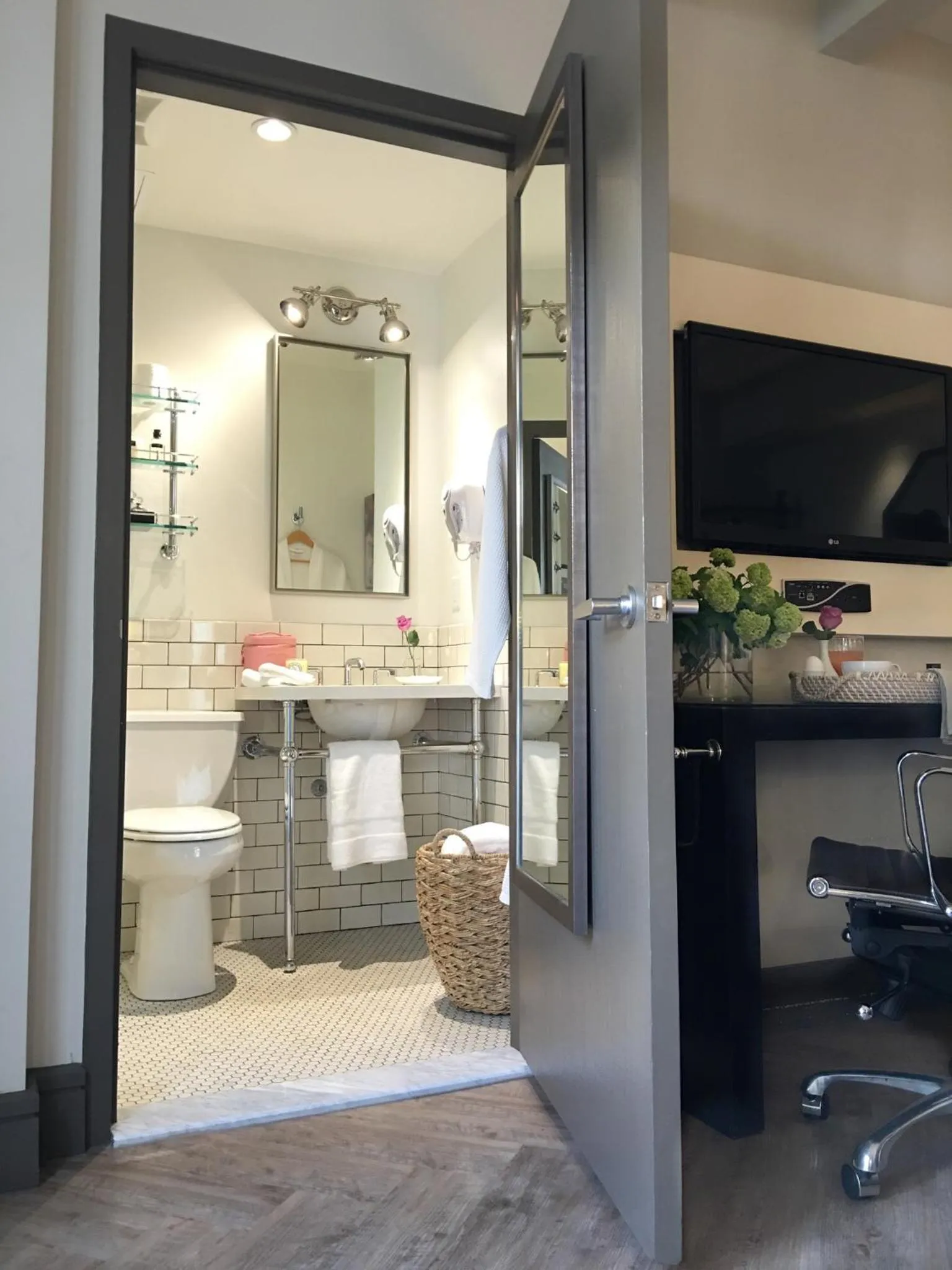 Bathroom in Hollywood Hotel