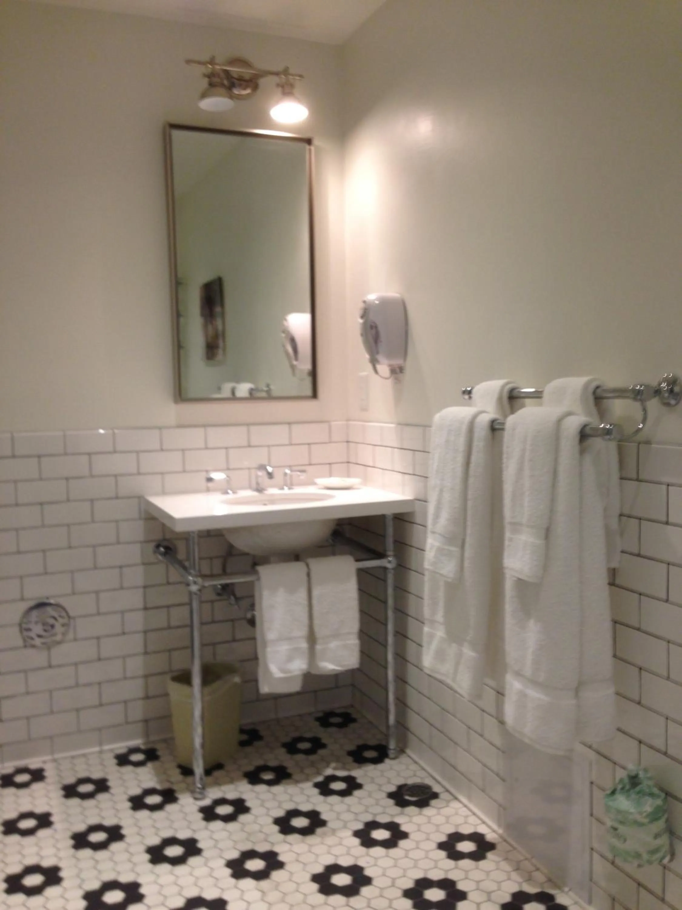 Bathroom in Hollywood Hotel