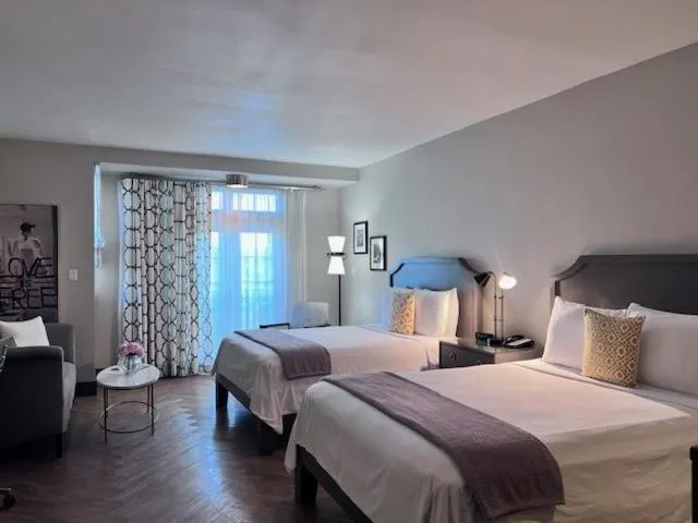 Bed in Hollywood Hotel