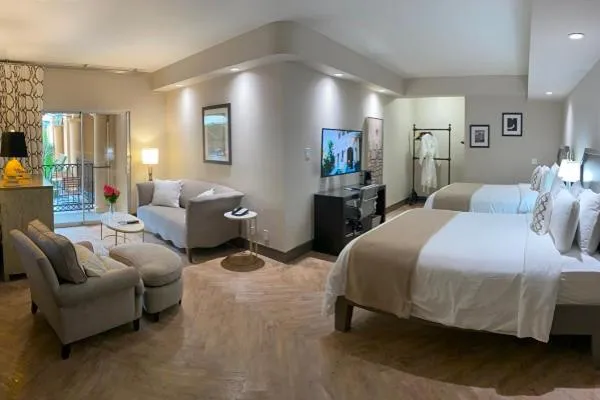 Bed in Hollywood Hotel