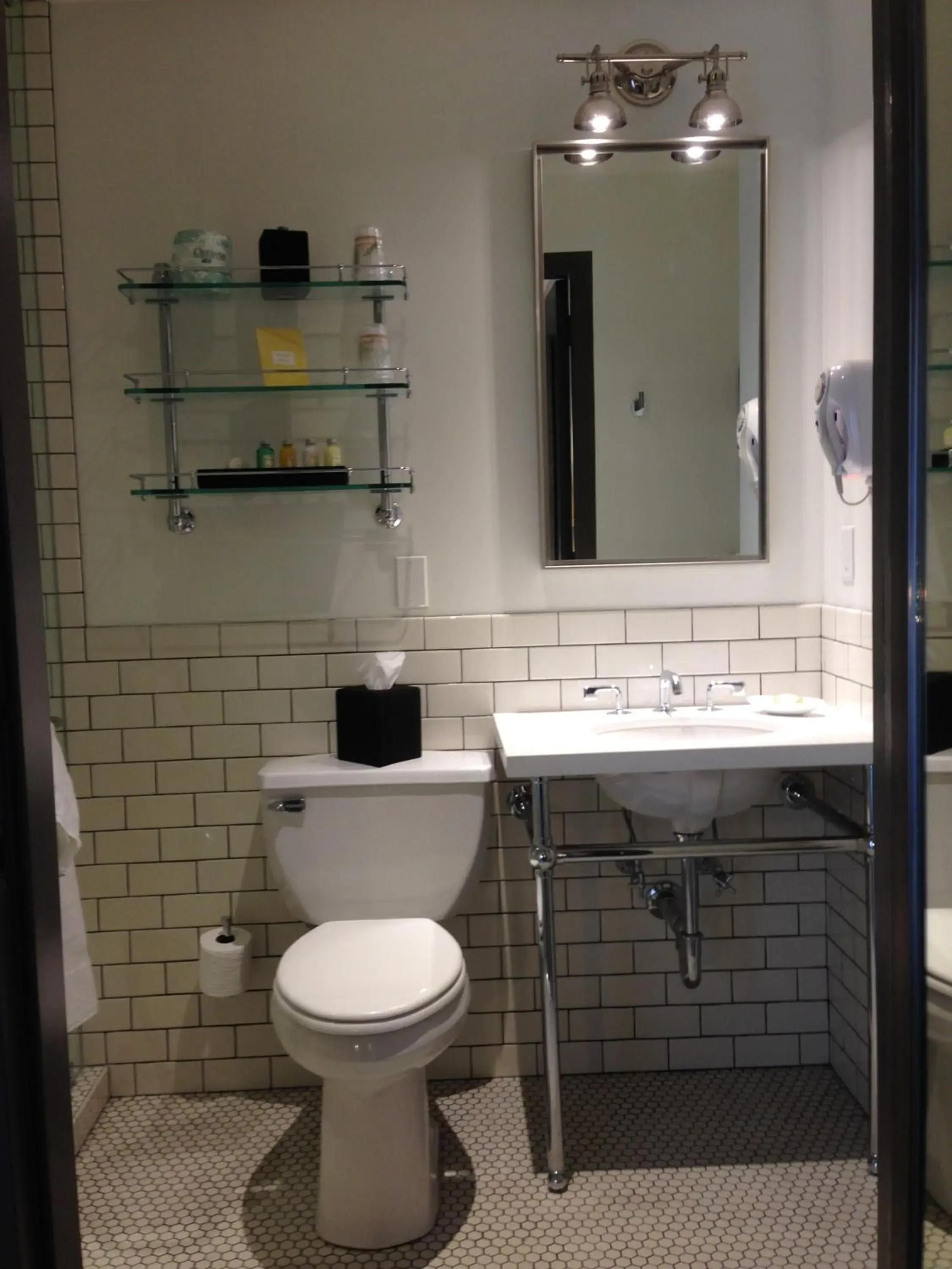 Bathroom in Hollywood Hotel Bathroom in Hollywood Hotel