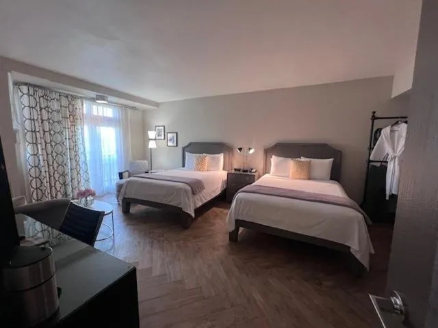 Bed in Hollywood Hotel