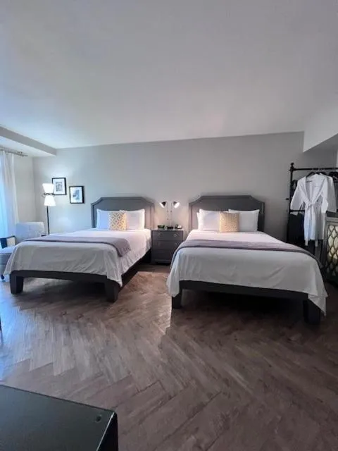 Bed in Hollywood Hotel