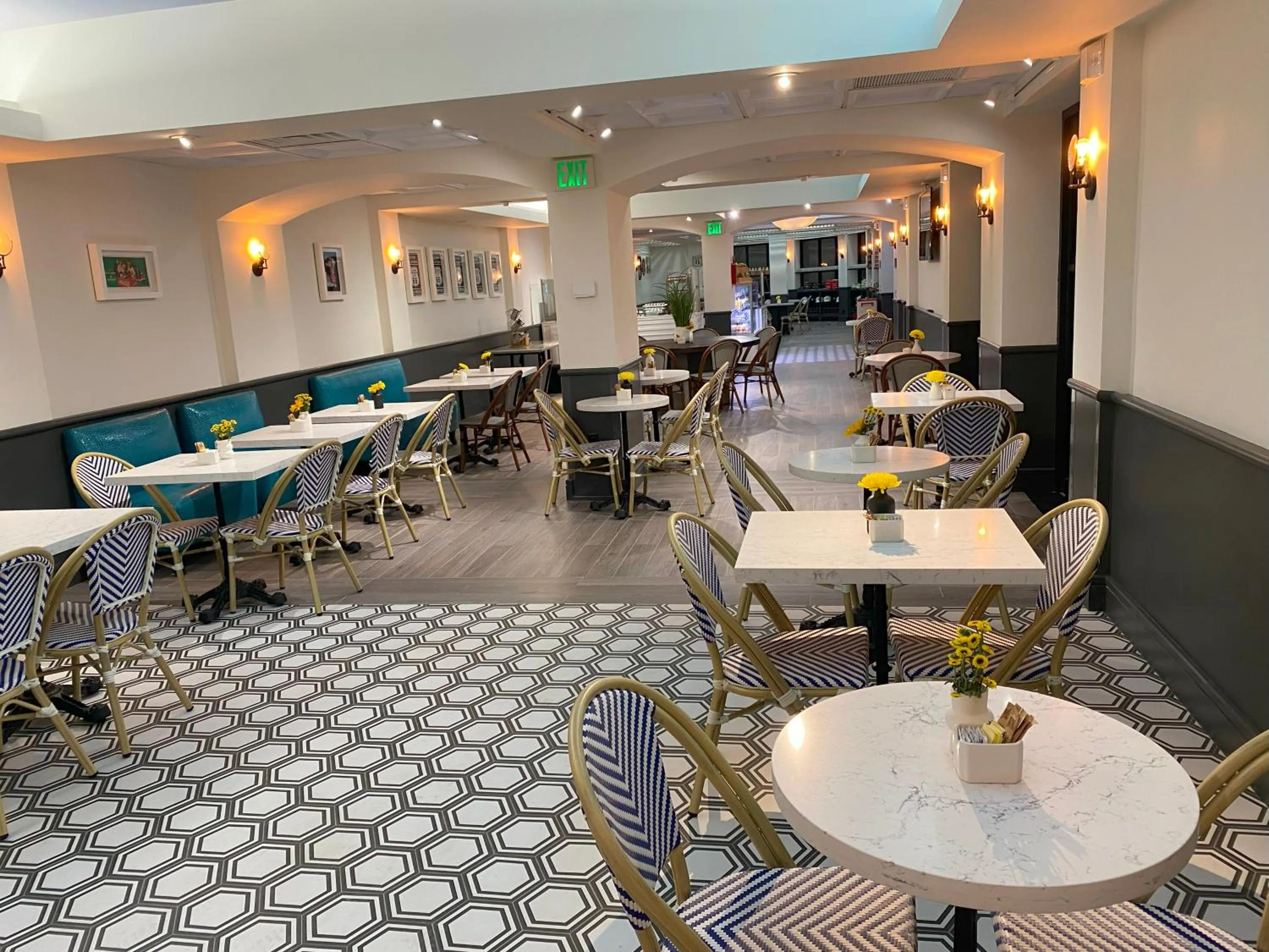 Restaurant/places to eat in Hollywood Hotel