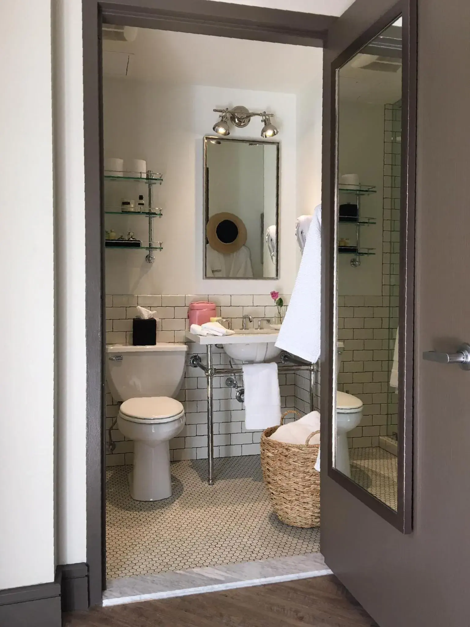 Bathroom in Hollywood Hotel Bathroom in Hollywood Hotel
